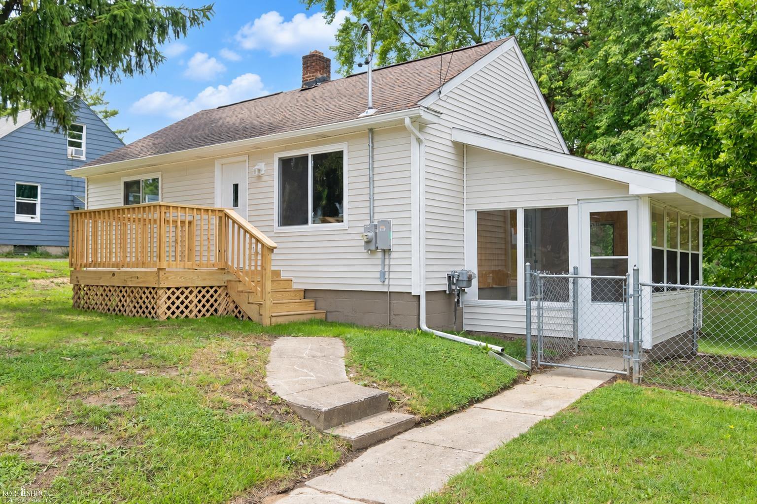 Photo 2 of Single family home for sale at 1126 S Shiawassee St, Owosso, MI 48867 | MLS# 5050222192 | Listing updated on 2026-09-25