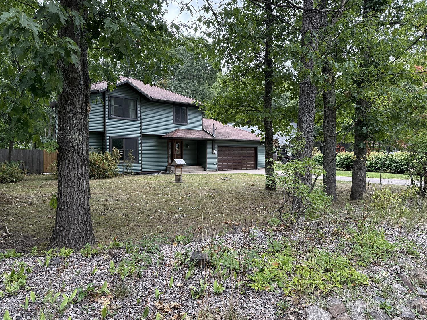 Photo 2 of Single family home for sale at 51 Stonegate Dr, Marquette, MI 49855 | MLS# 50222195 | Listing updated on 2026-09-28