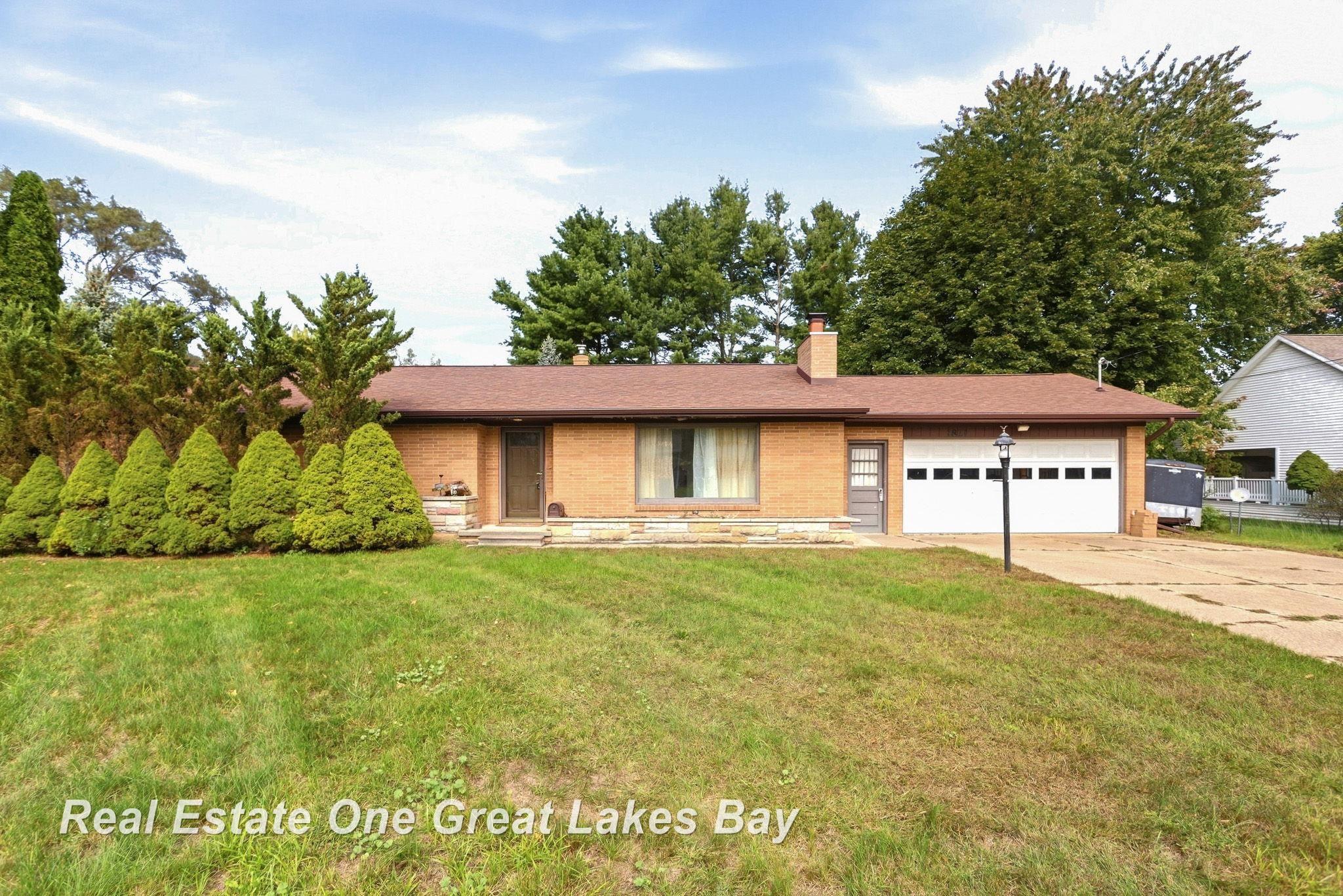 Photo 3 of Single family home for sale at 1821 E Michigan Ave, Mount Pleasant, MI 48858 | MLS# 61050222198 | Listing updated on 2026-09-18