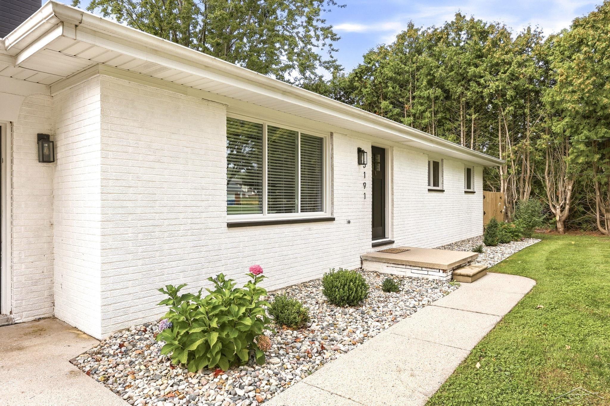 Photo 3 of Single family home for sale at 5191 Clara Dr, Saginaw, MI 48638 | MLS# 61050222200 | Listing updated on 2026-09-18