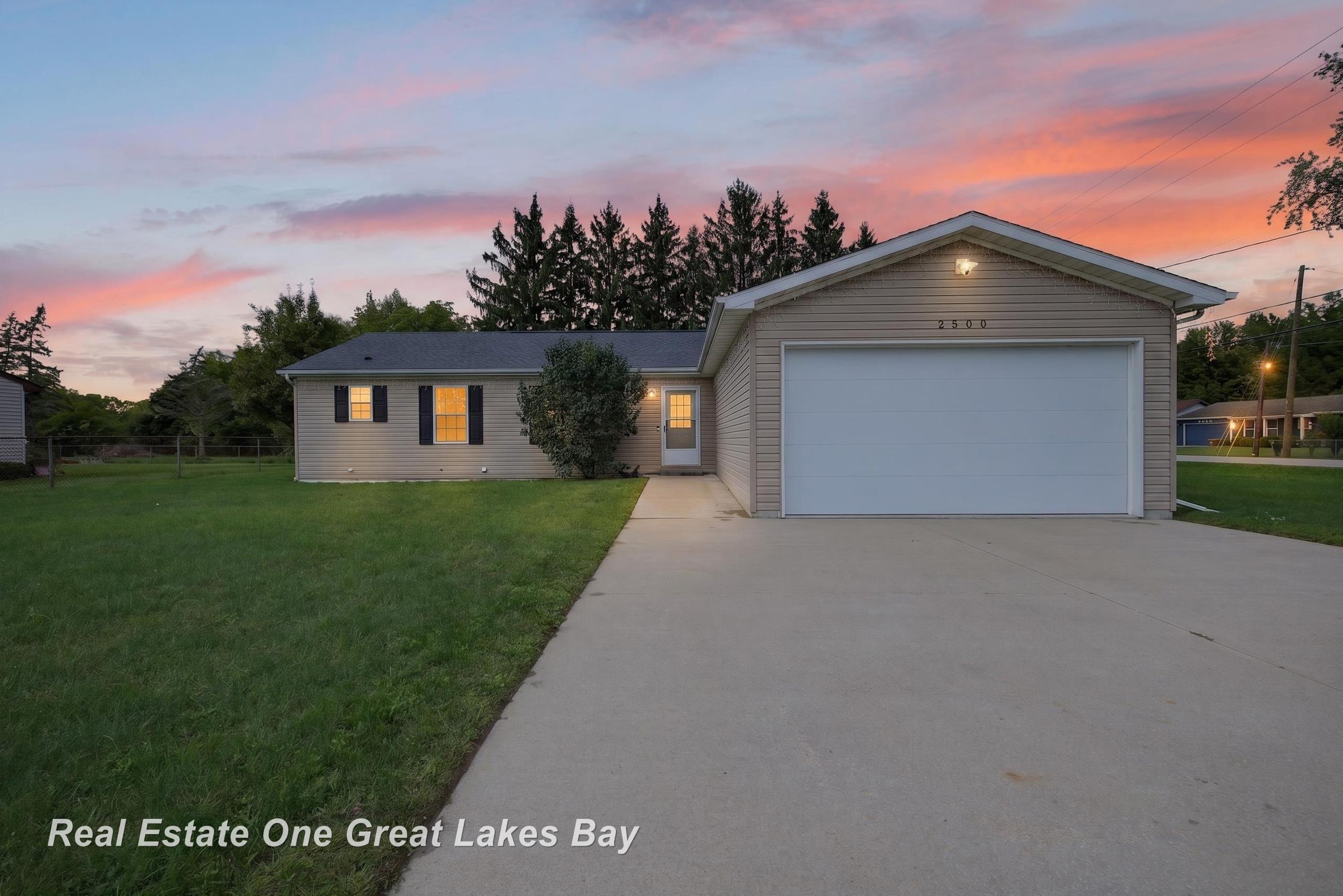 Photo 1 of Single family home for sale at 2500 Starlite Dr, Saginaw, MI 48603 | MLS# 61050222215 | Listing updated on 2026-09-19