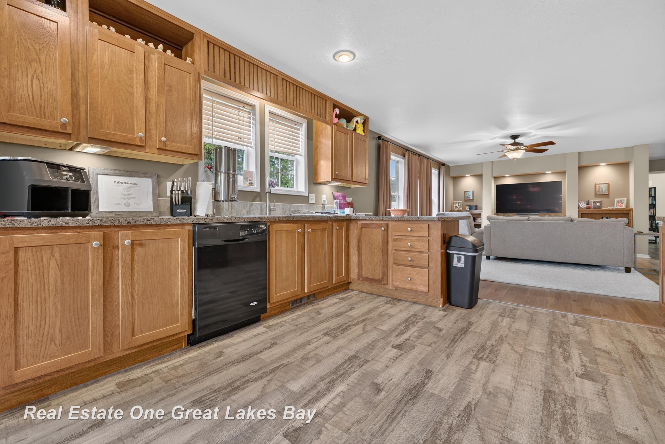 Photo 3 of Single family home for sale at 2500 Starlite Dr, Saginaw, MI 48603 | MLS# 61050222215 | Listing updated on 2026-09-19