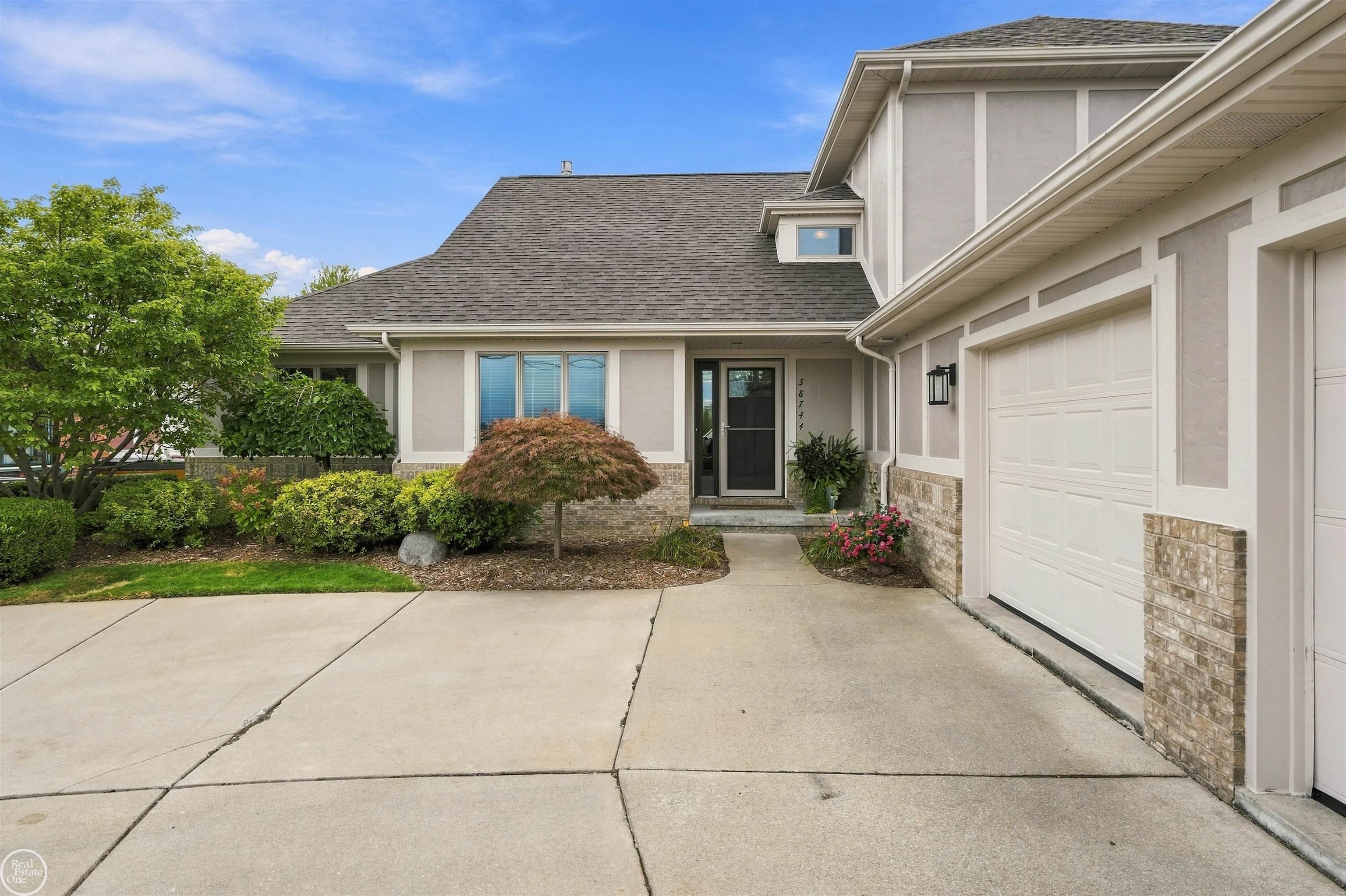 Photo 2 of Single family home for sale at 38744 Venetian Dr, Harrison Township, MI 48045 | MLS# 58050222218 | Listing updated on 2026-10-06