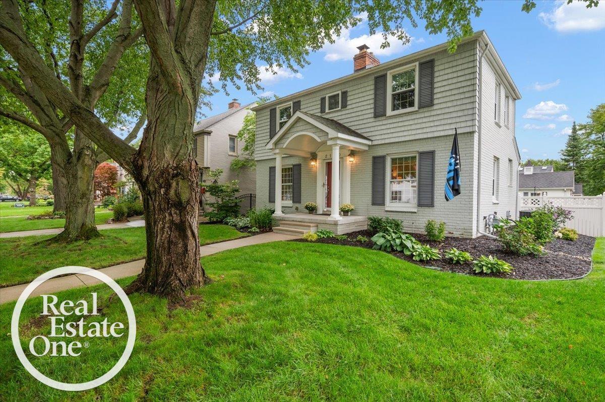 Photo 3 of Single family home for sale at 2100 Fleetwood Dr, Grosse Pointe Woods, MI 48236 | MLS# 58050222221 | Listing updated on 2026-09-18