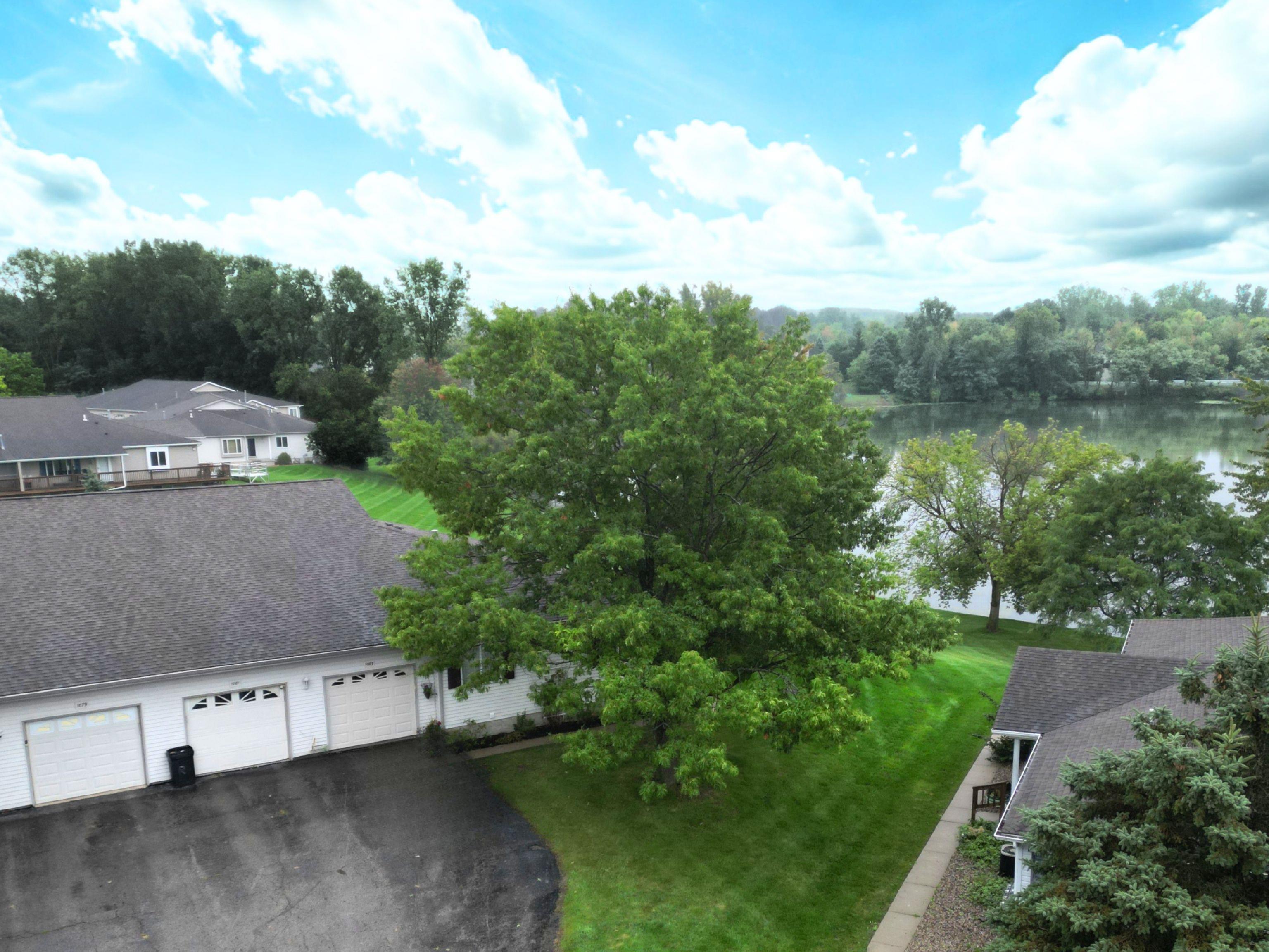 Photo 2 of Condo for sale at 1083 Lake Park Cir, Grand Blanc, MI 48439 | MLS# 5050222242 | Listing updated on 2026-09-18