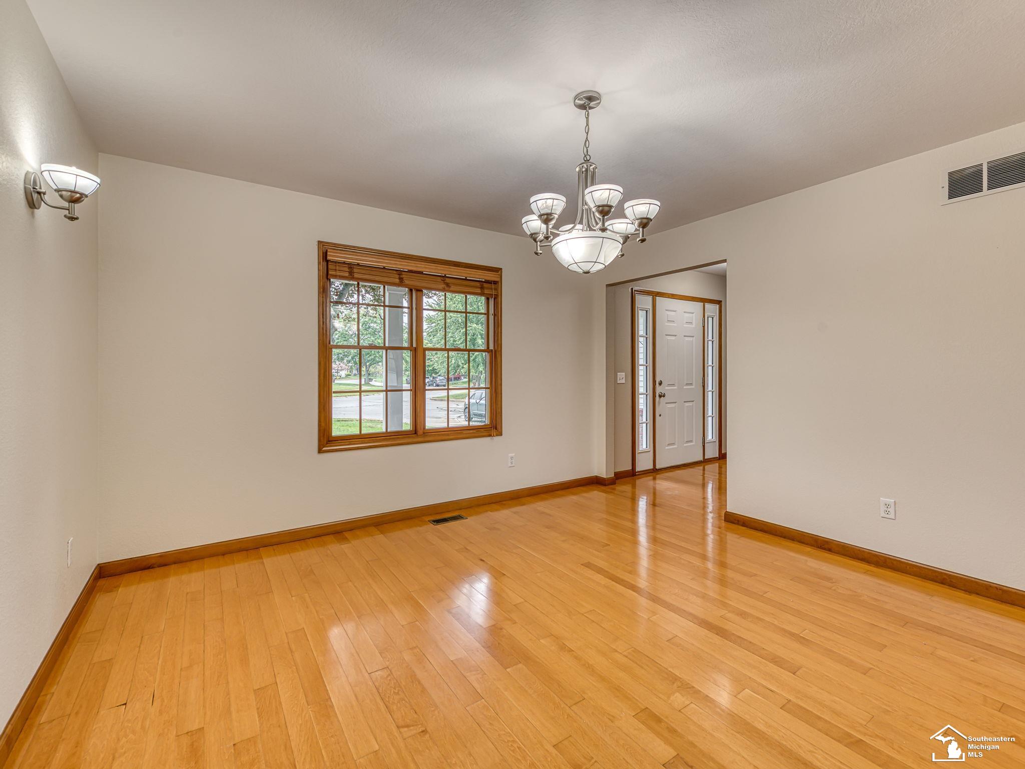 Photo 4 of Single family home for sale at 9121 Village Meadows Dr, Temperance, MI 48182 | MLS# 57050222243 | Listing updated on 2026-09-19