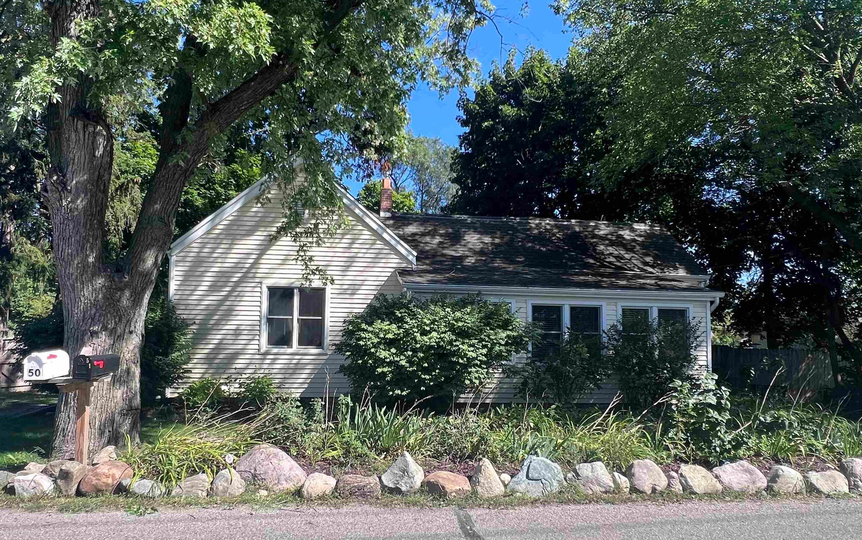 Photo 1 of Single family home for sale at 51 Juniper St, Auburn Hills, MI 48326 | MLS# 58050222249 | Listing updated on 2026-09-18