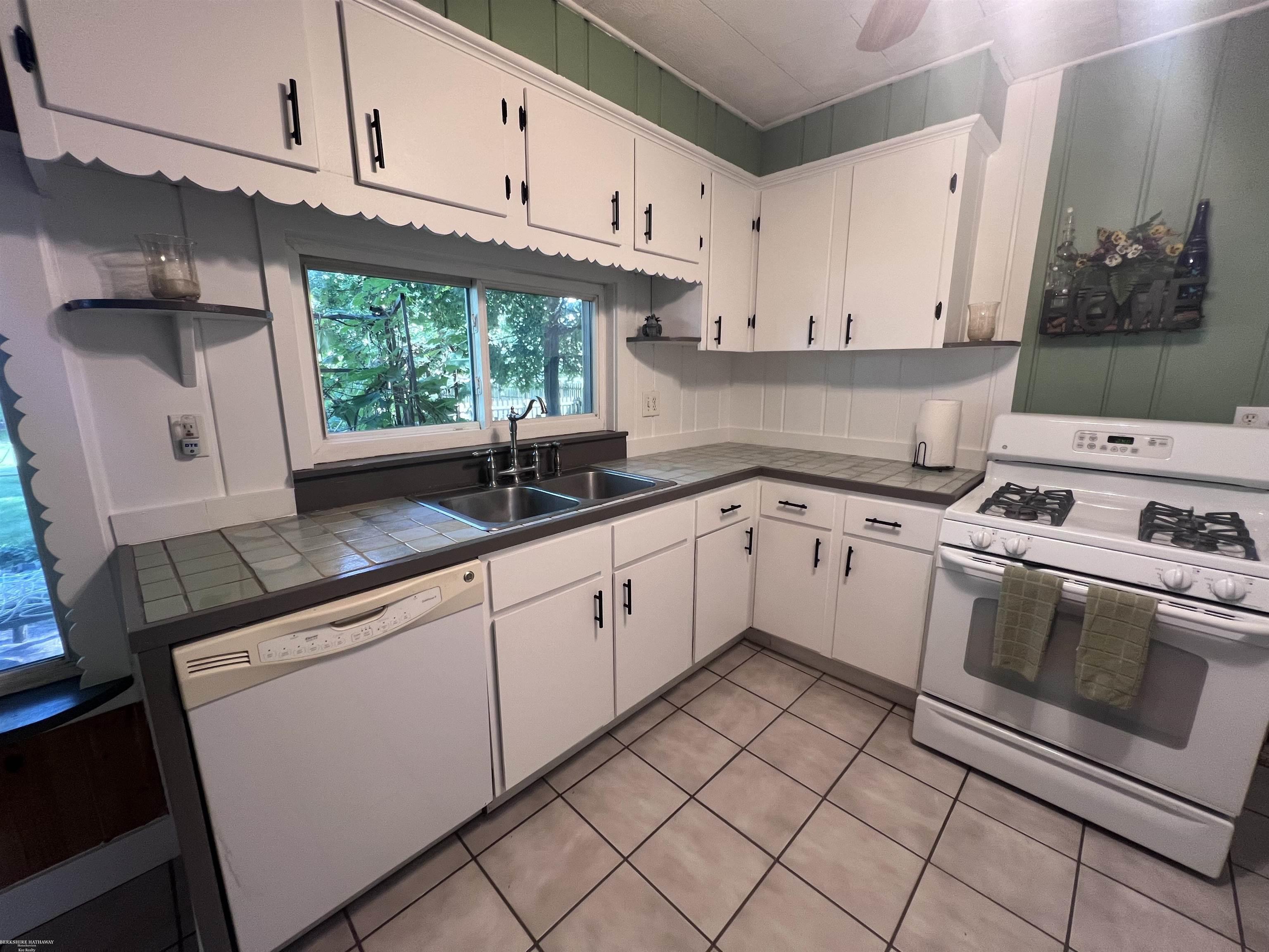 Photo 3 of Single family home for sale at 51 Juniper St, Auburn Hills, MI 48326 | MLS# 58050222249 | Listing updated on 2026-09-18