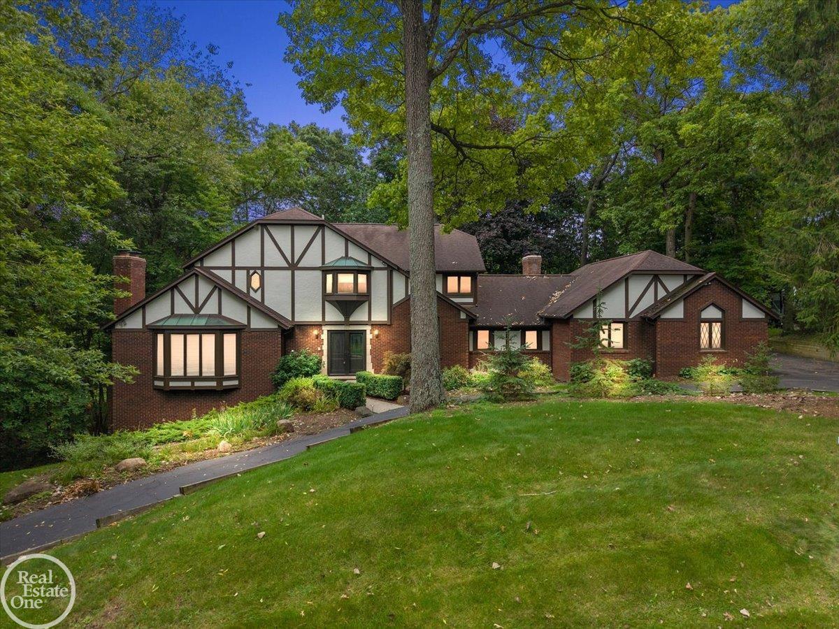 Single family home for sale at 523 Ridgewood Rd, Rochester, MI 48306 | MLS# 58050222250