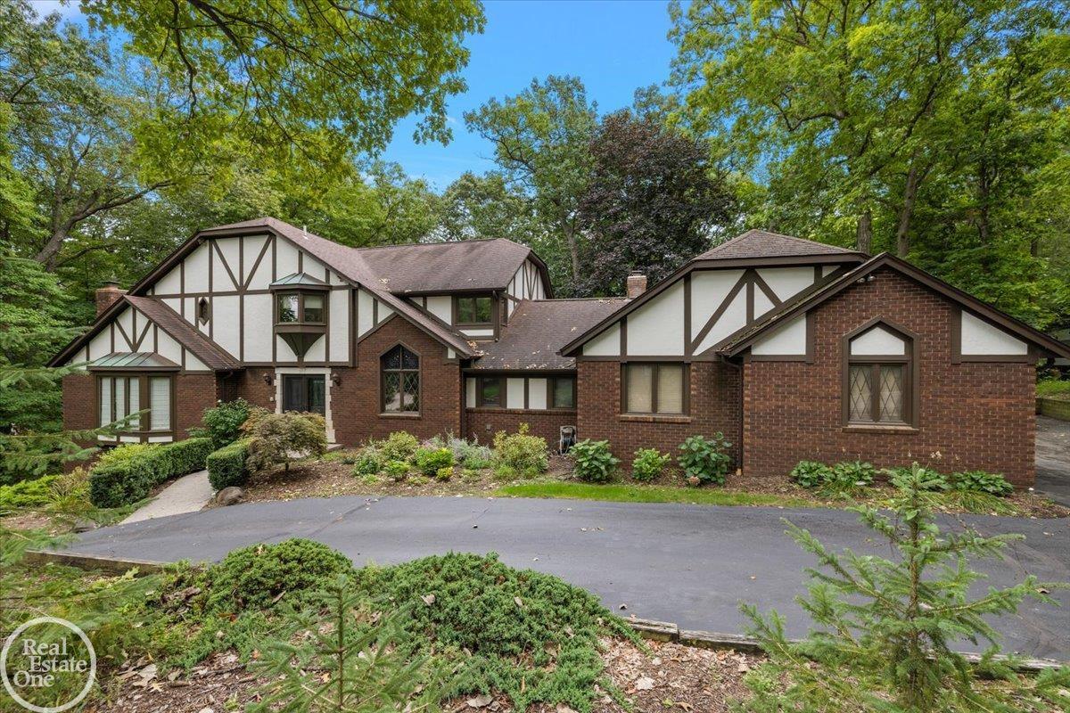 Photo 3 of Single family home for sale at 523 Ridgewood Rd, Rochester, MI 48306 | MLS# 58050222250 | Listing updated on 2026-09-18