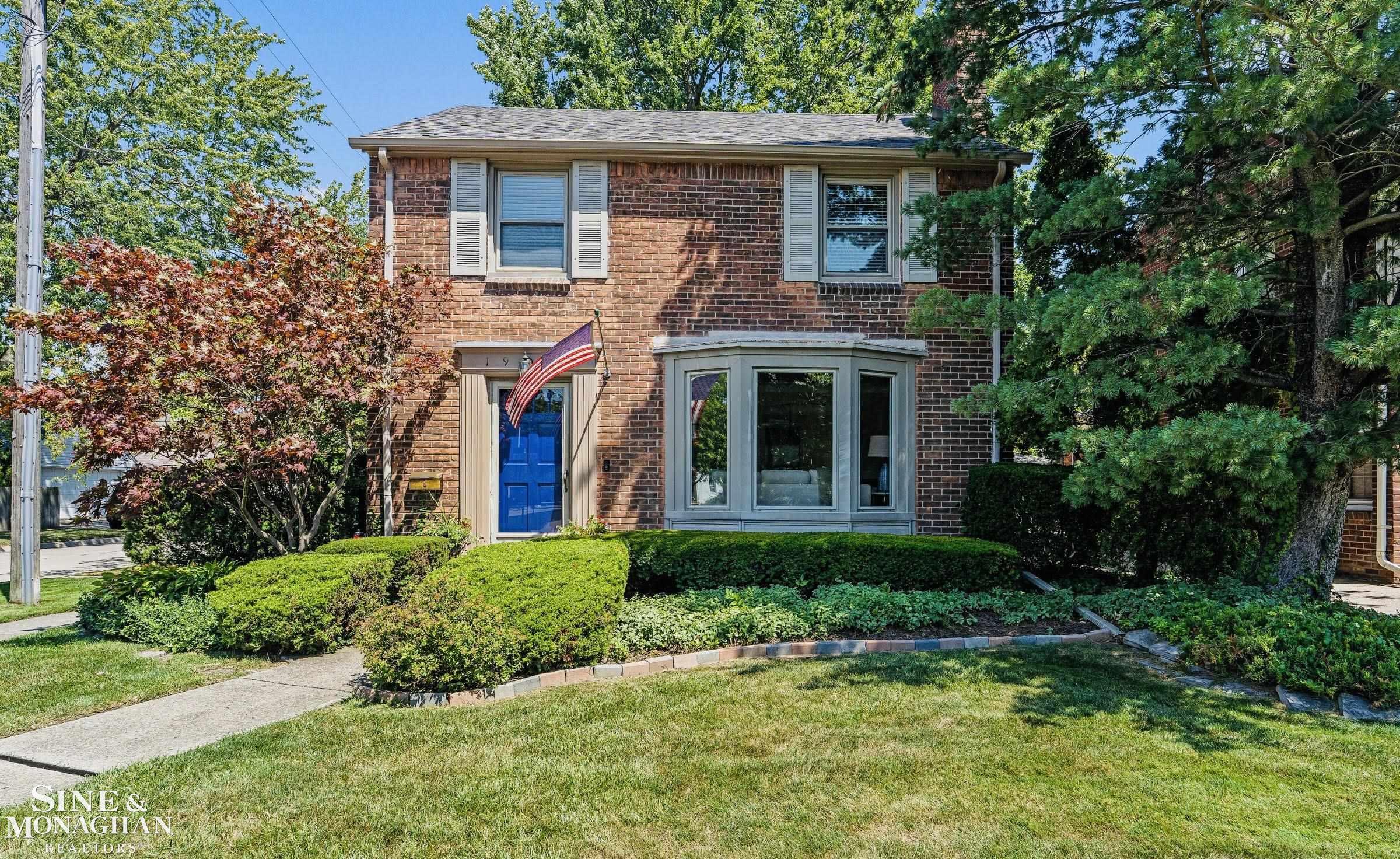 Photo 1 of Single family home for sale at 1930 Lochmoor Blvd, Grosse Pointe Woods, MI 48236 | MLS# 58050222252 | Listing updated on 2026-09-18