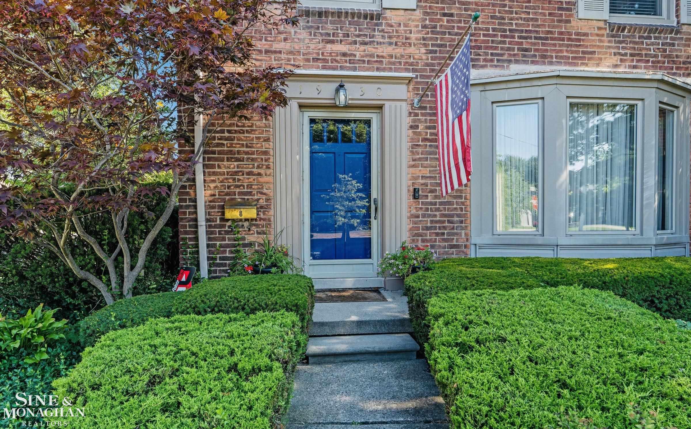 Photo 3 of Single family home for sale at 1930 Lochmoor Blvd, Grosse Pointe Woods, MI 48236 | MLS# 58050222252 | Listing updated on 2026-09-18