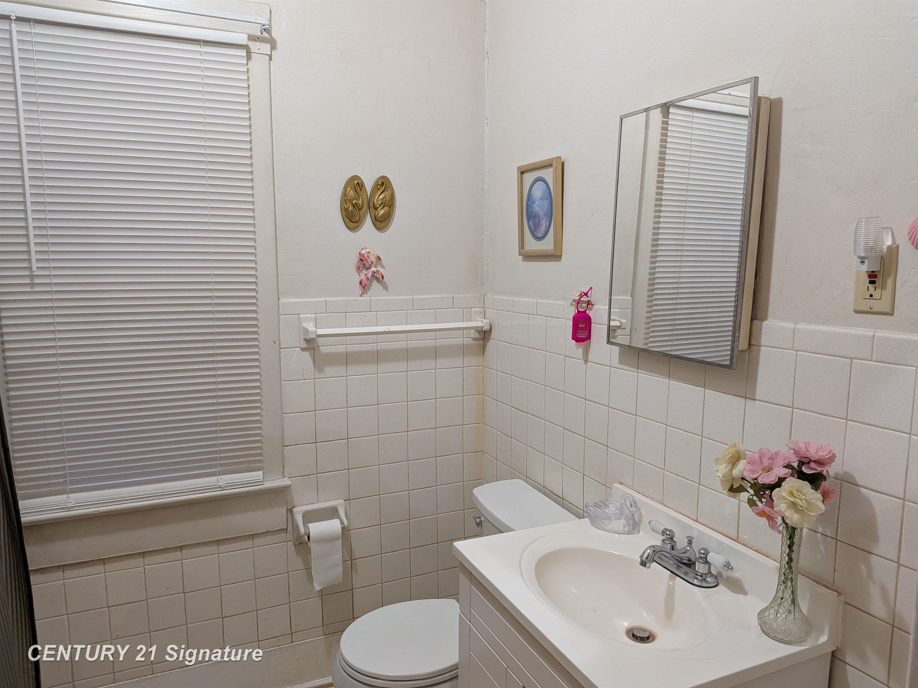 Photo 3 of Single family home for sale at 1038 E Marengo Ave, Flint, MI 48505 | MLS# 5050222254 | Listing updated on 2026-09-18