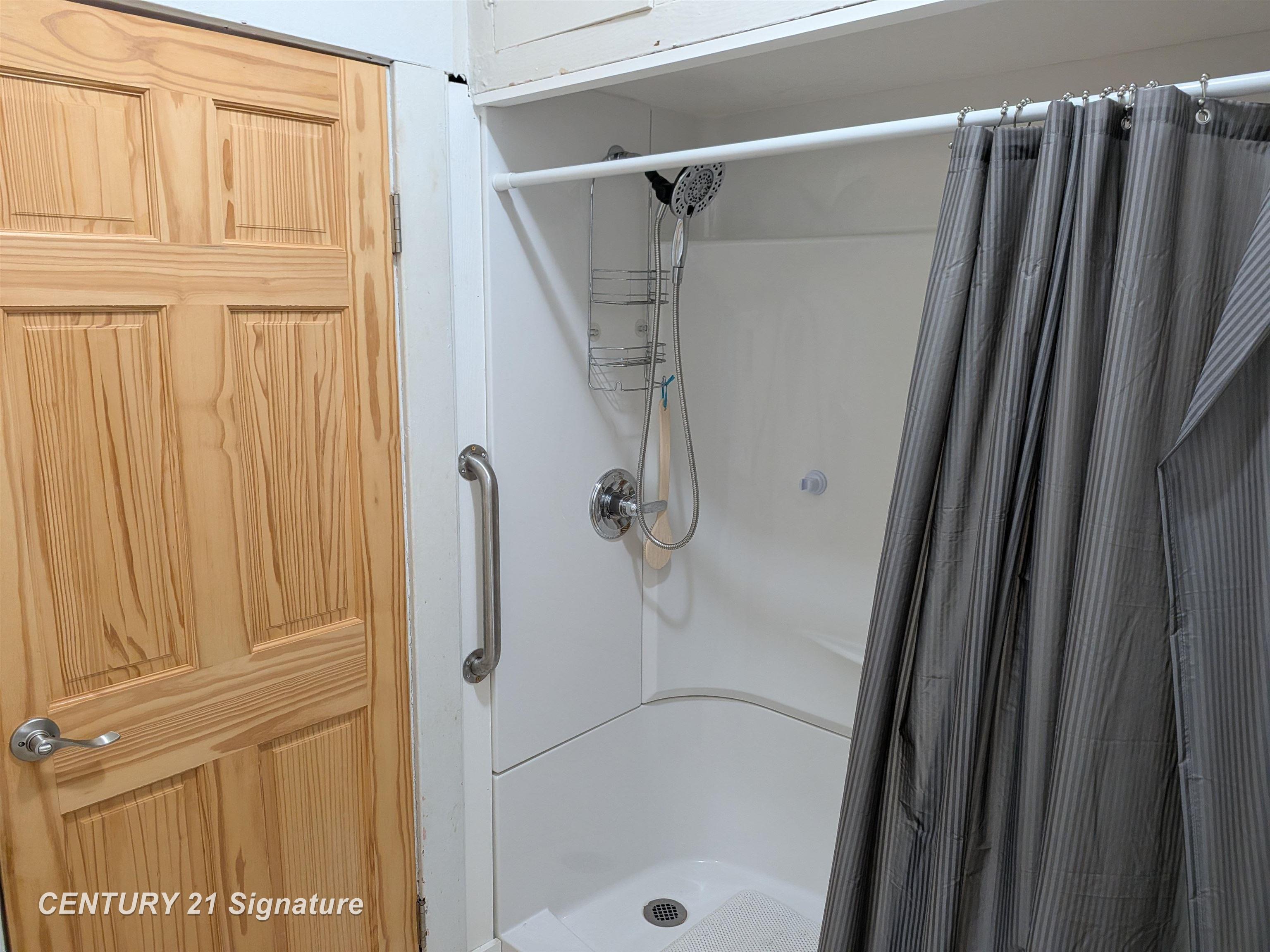 Photo 4 of Single family home for sale at 1038 E Marengo Ave, Flint, MI 48505 | MLS# 5050222254 | Listing updated on 2026-09-18