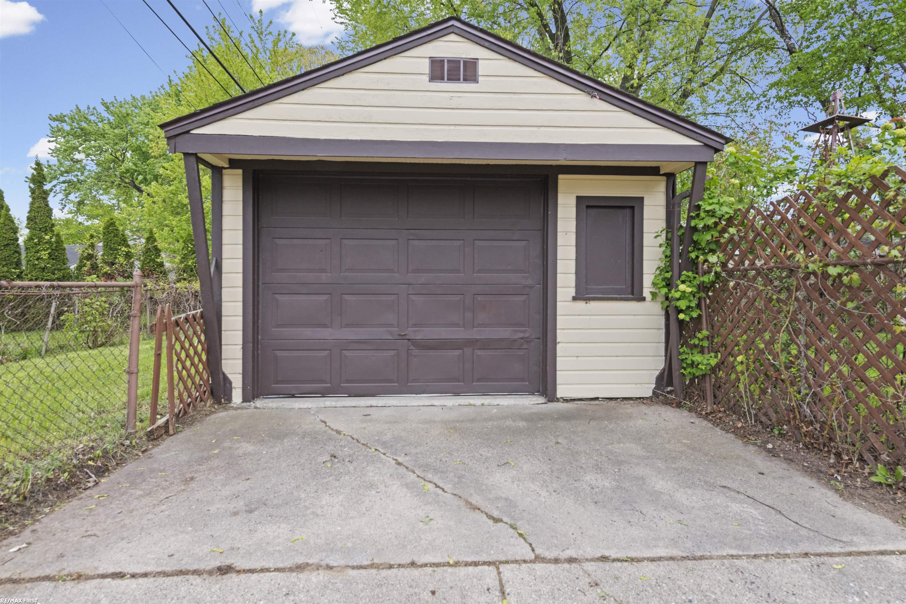 Photo 4 of Single family home for sale at 22622 Sharrow St, Warren, MI 48089 | MLS# 58050222256 | Listing updated on 2026-09-18