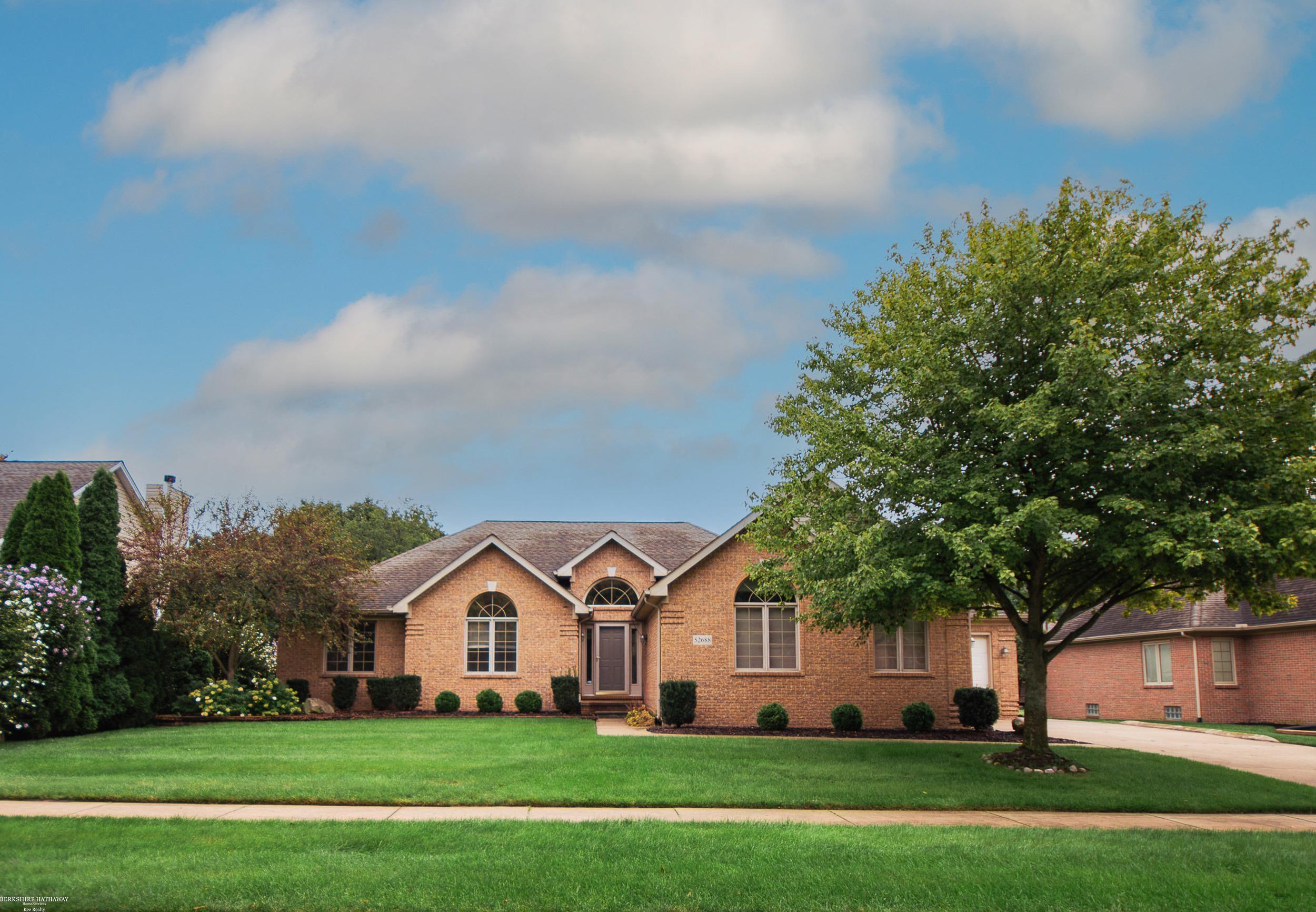 Photo 1 of Single family home for sale at 52688 Clinton Oak Ln, Shelby Township, MI 48316 | MLS# 58050222267 | Listing updated on 2026-09-18