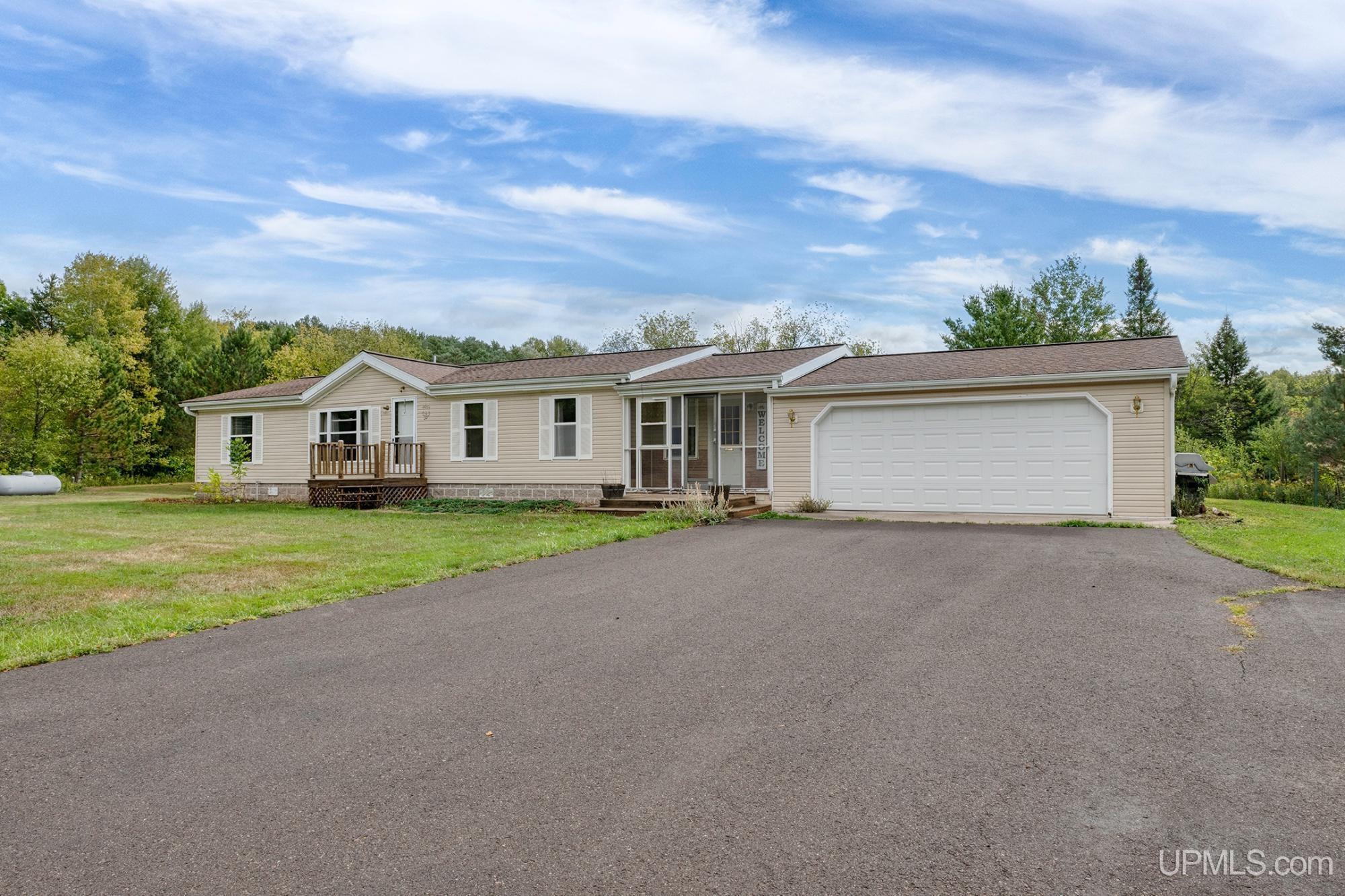 Photo 2 of Single family home for sale at 10380 N Lake Rd, Ironwood, MI 49938 | MLS# 50222273 | Listing updated on 2026-10-07