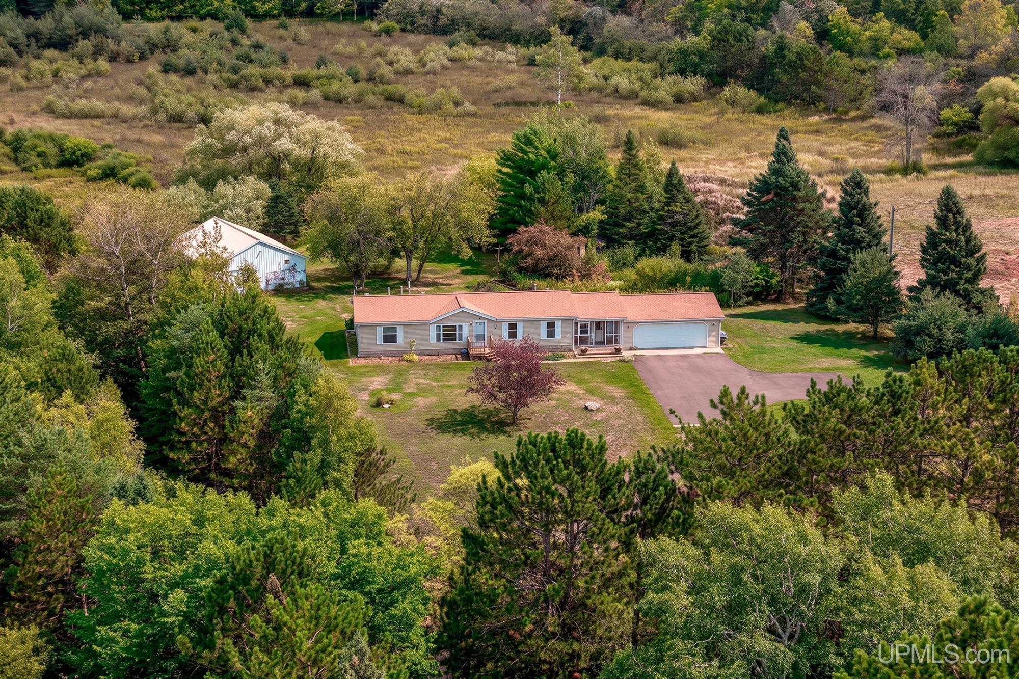 Photo 3 of Single family home for sale at 10380 N Lake Rd, Ironwood, MI 49938 | MLS# 50222273 | Listing updated on 2026-10-07