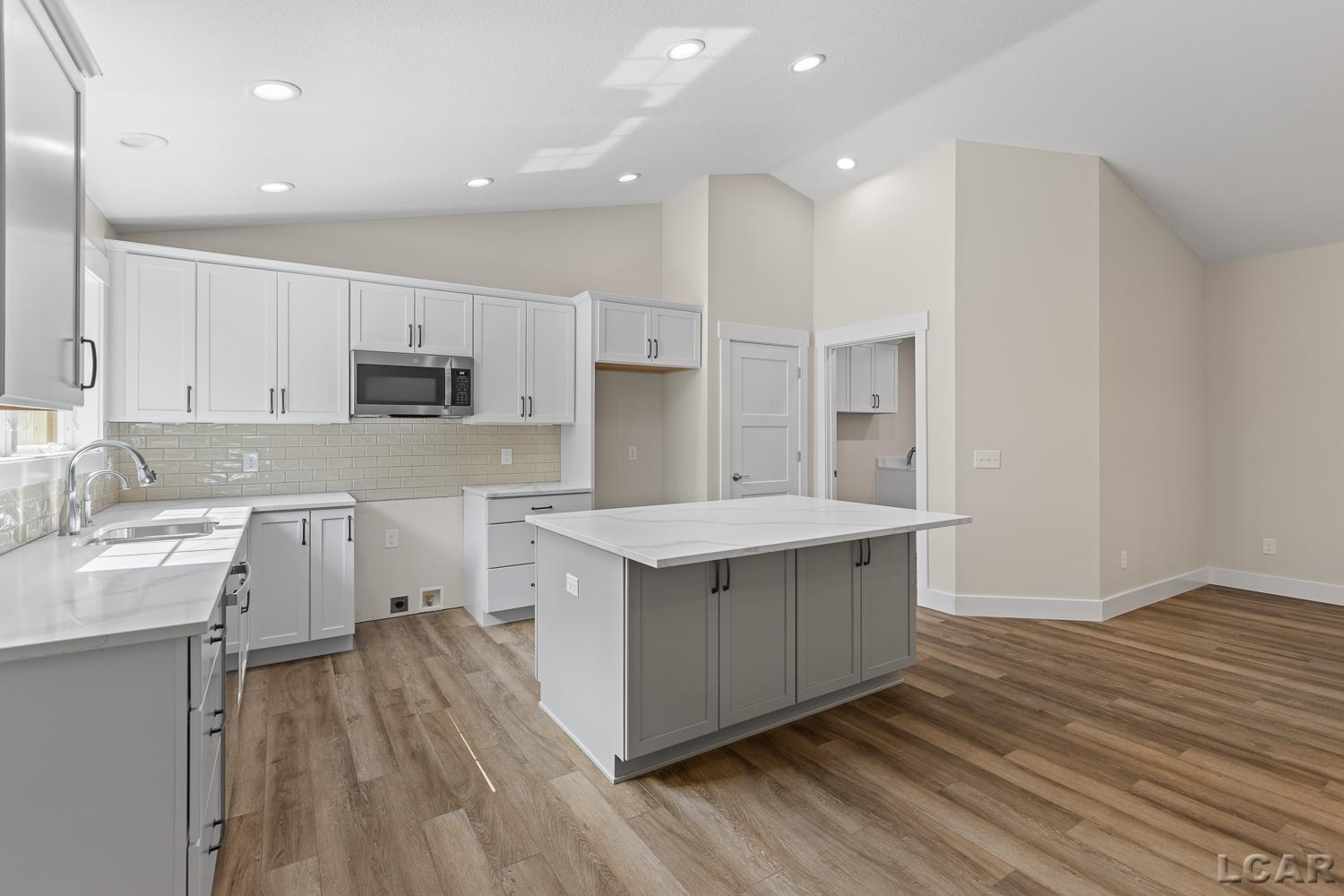 Listing Photo 4 - Condo for sale in building located at 1669 Rivers Edge Dr, Adrian, MI 49221