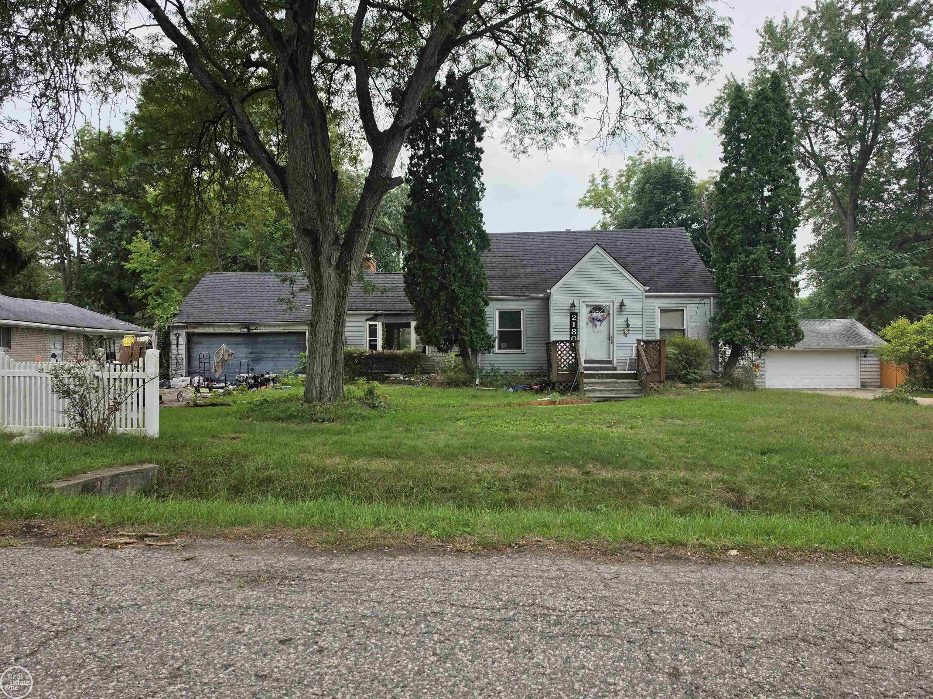Photo 1 of Single family home for sale at 21801 Midway Ave, Southfield, MI 48075 | MLS# 58050222277 | Listing updated on 2026-09-18