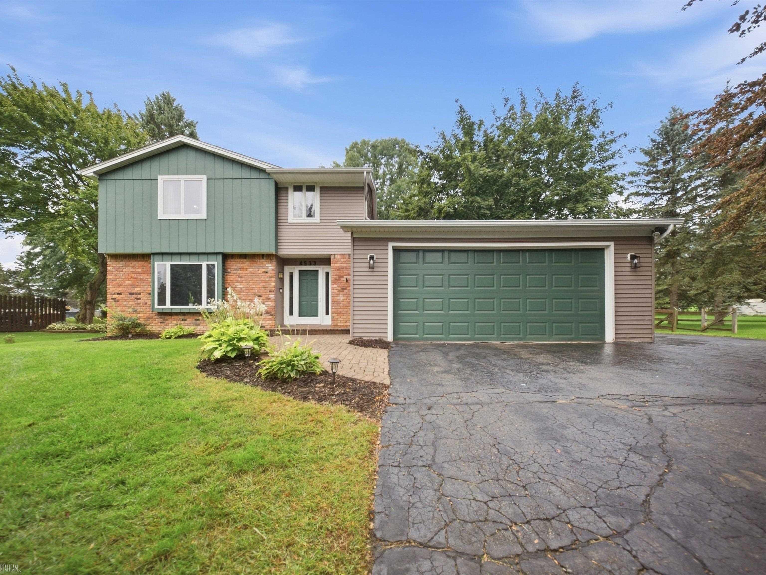 Photo 1 of Single family home for sale at 4533 Hillview Shrs, Clarkston, MI 48348 | MLS# 58050222283 | Listing updated on 2026-09-19