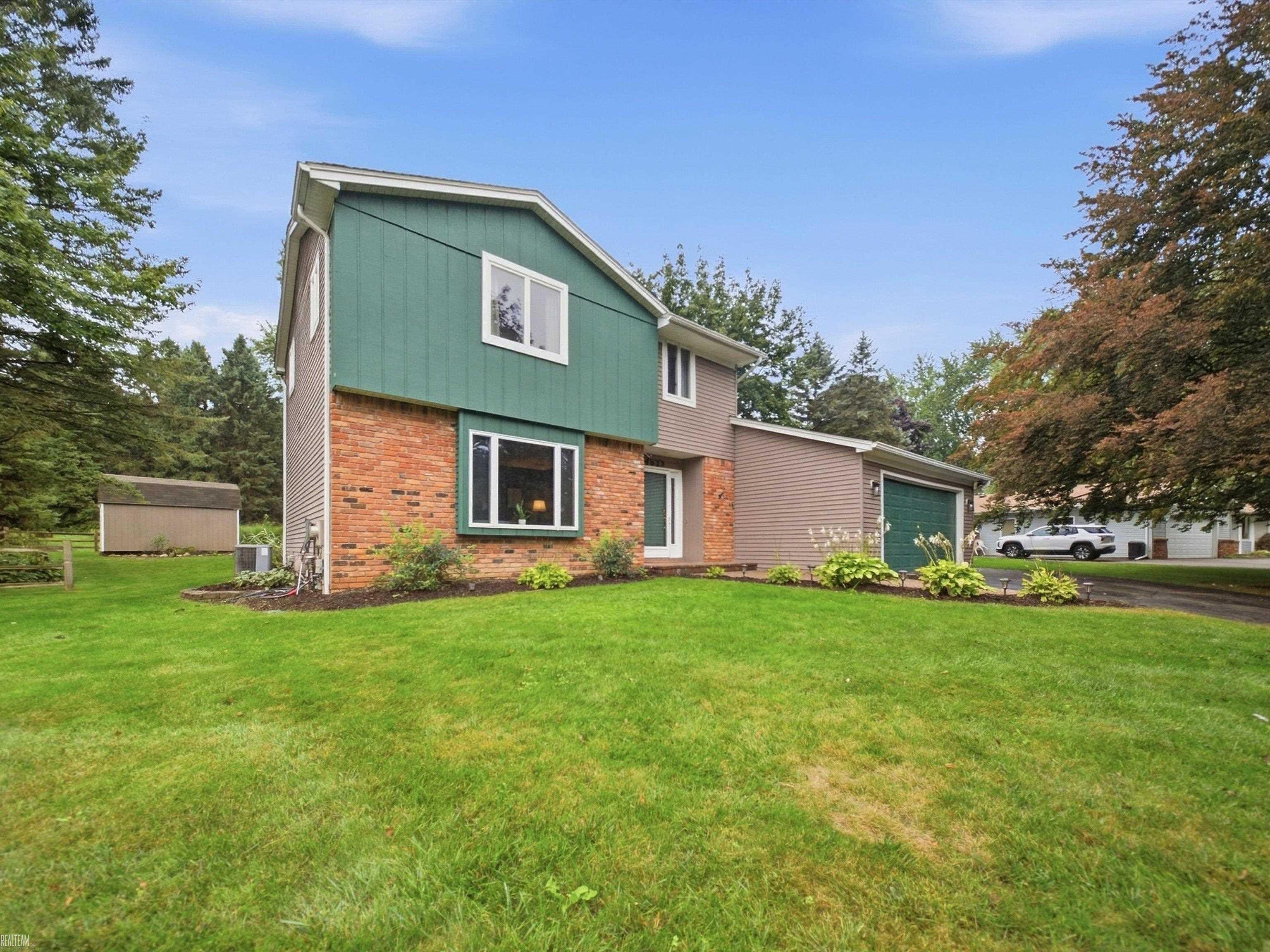 Photo 2 of Single family home for sale at 4533 Hillview Shrs, Clarkston, MI 48348 | MLS# 58050222283 | Listing updated on 2026-09-19
