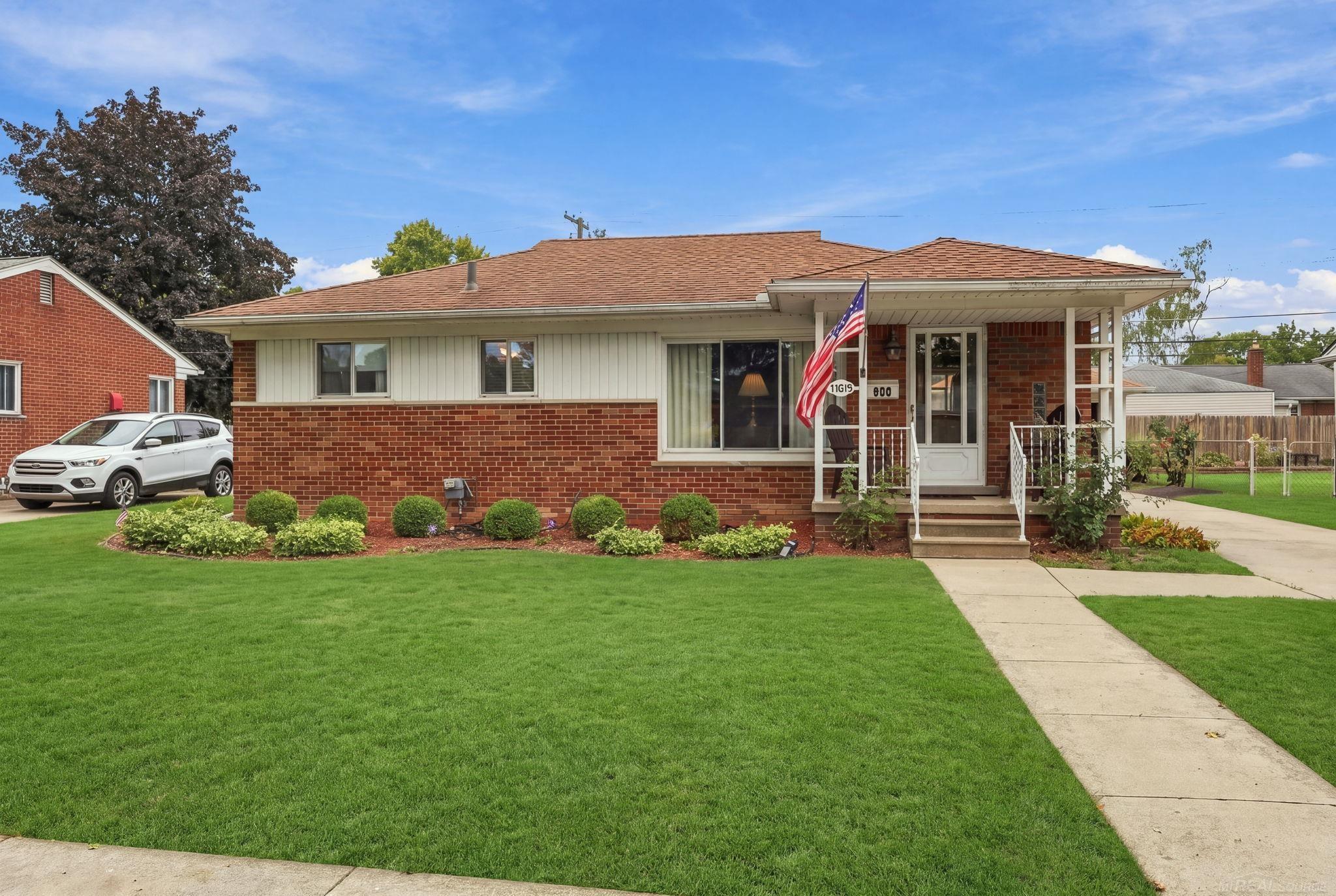 Photo 1 of Single family home for sale at 969 Chippewa Rd, Mount Clemens, MI 48043 | MLS# 58050222289 | Listing updated on 2026-09-18