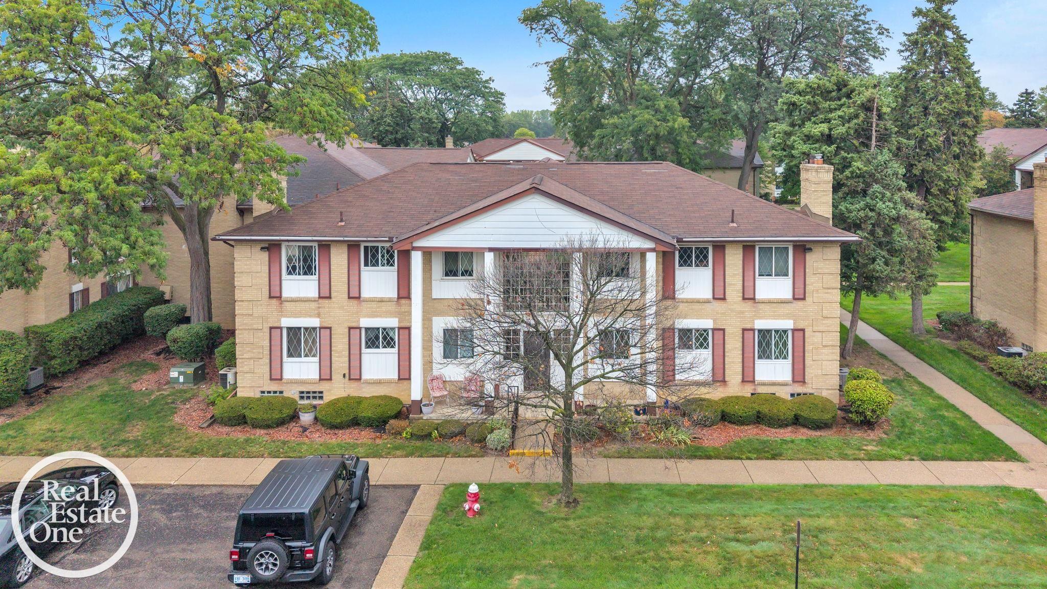 Condo for sale at 29225 Hayes Rd #11 I, Warren, MI 48088 | MLS# 50222292