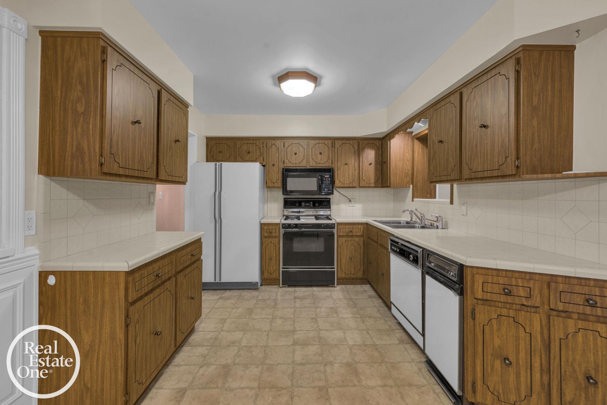Photo 4 of Single family home for sale at 15064 Masonic Blvd, Warren, MI 48088 | MLS# 58050222294 | Listing updated on 2026-09-19