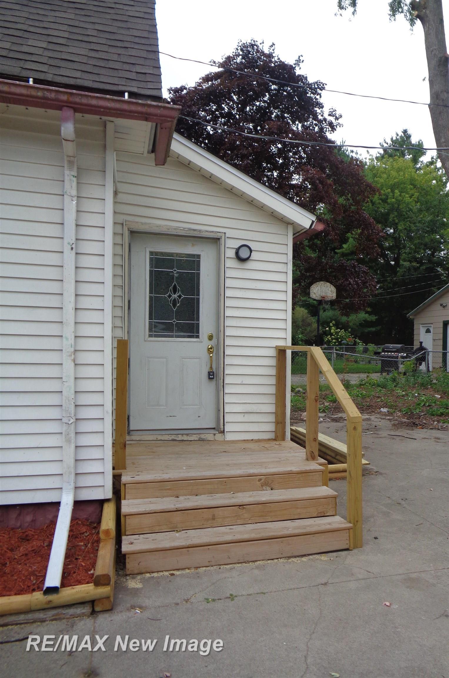 Photo 4 of Single family home for sale at 2024 Vermont St, Saginaw, MI 48602 | MLS# 61050222318 | Listing updated on 2026-09-19