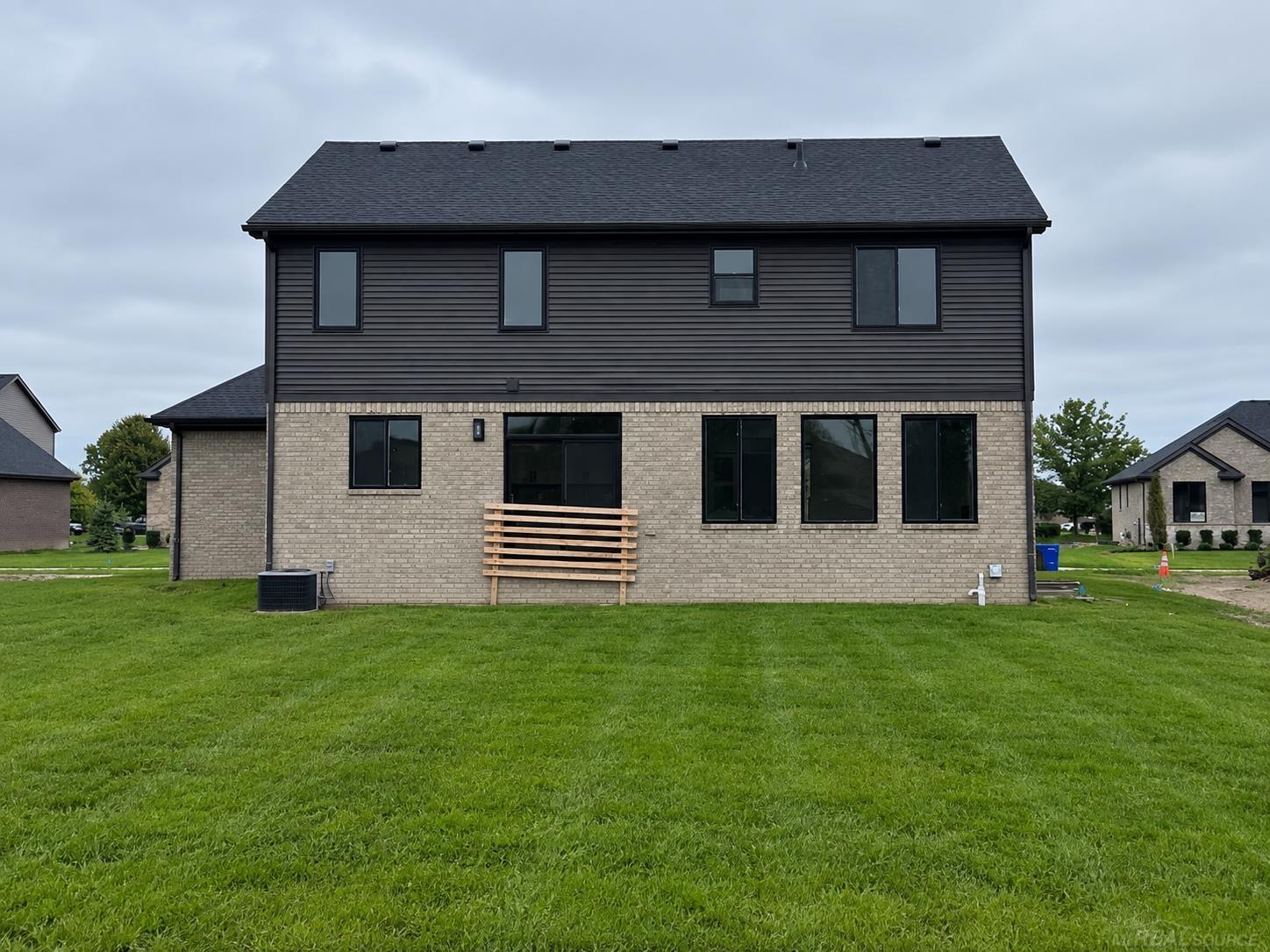 Photo 3 of Single family home for sale at 45537 Gable Dr, Macomb, MI 48044 | MLS# 58050222333 | Listing updated on 2026-09-19