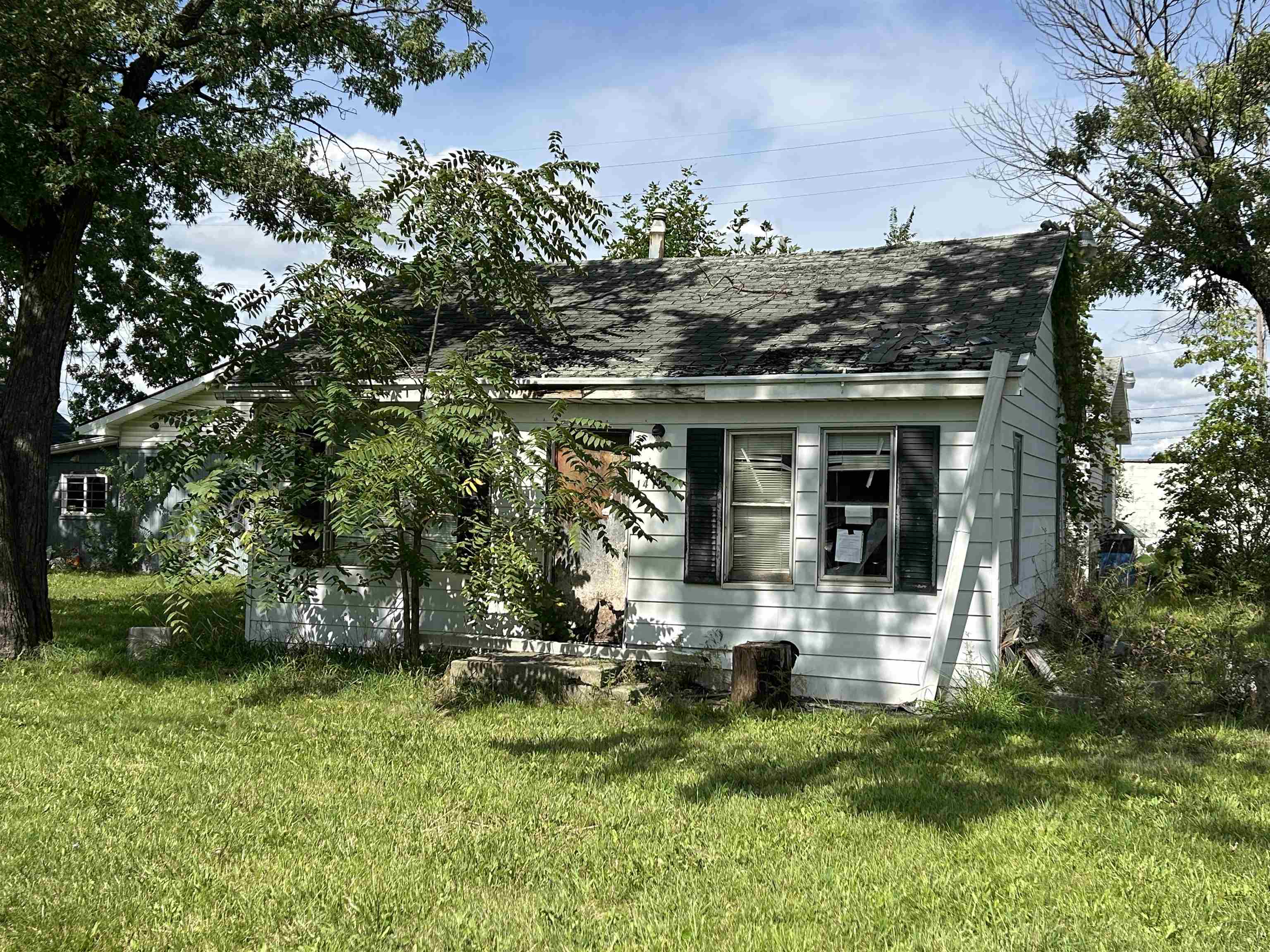 Photo 3 of Single family home for sale at 1409 Allen St, Burton, MI 48529 | MLS# 5050222334 | Listing updated on 2026-09-19