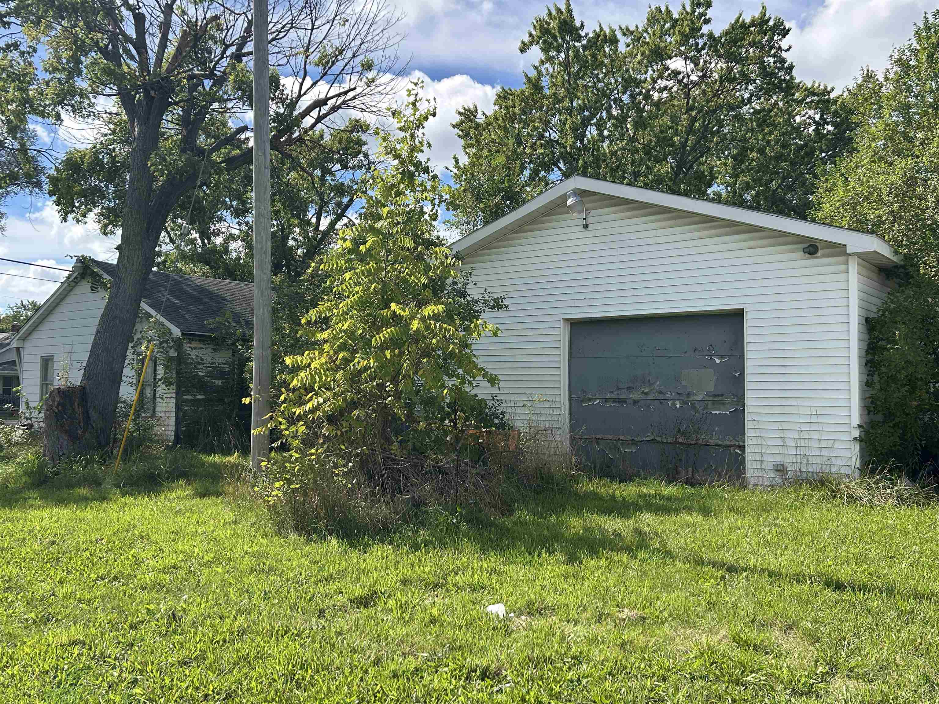 Photo 4 of Single family home for sale at 1409 Allen St, Burton, MI 48529 | MLS# 5050222334 | Listing updated on 2026-09-19