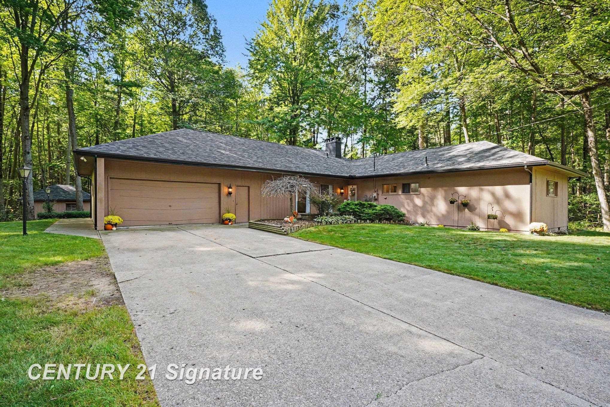 Photo 2 of Single family home for sale at 547 W Peterson Dr, Sanford, MI 48657 | MLS# 61050222350 | Listing updated on 2026-09-19
