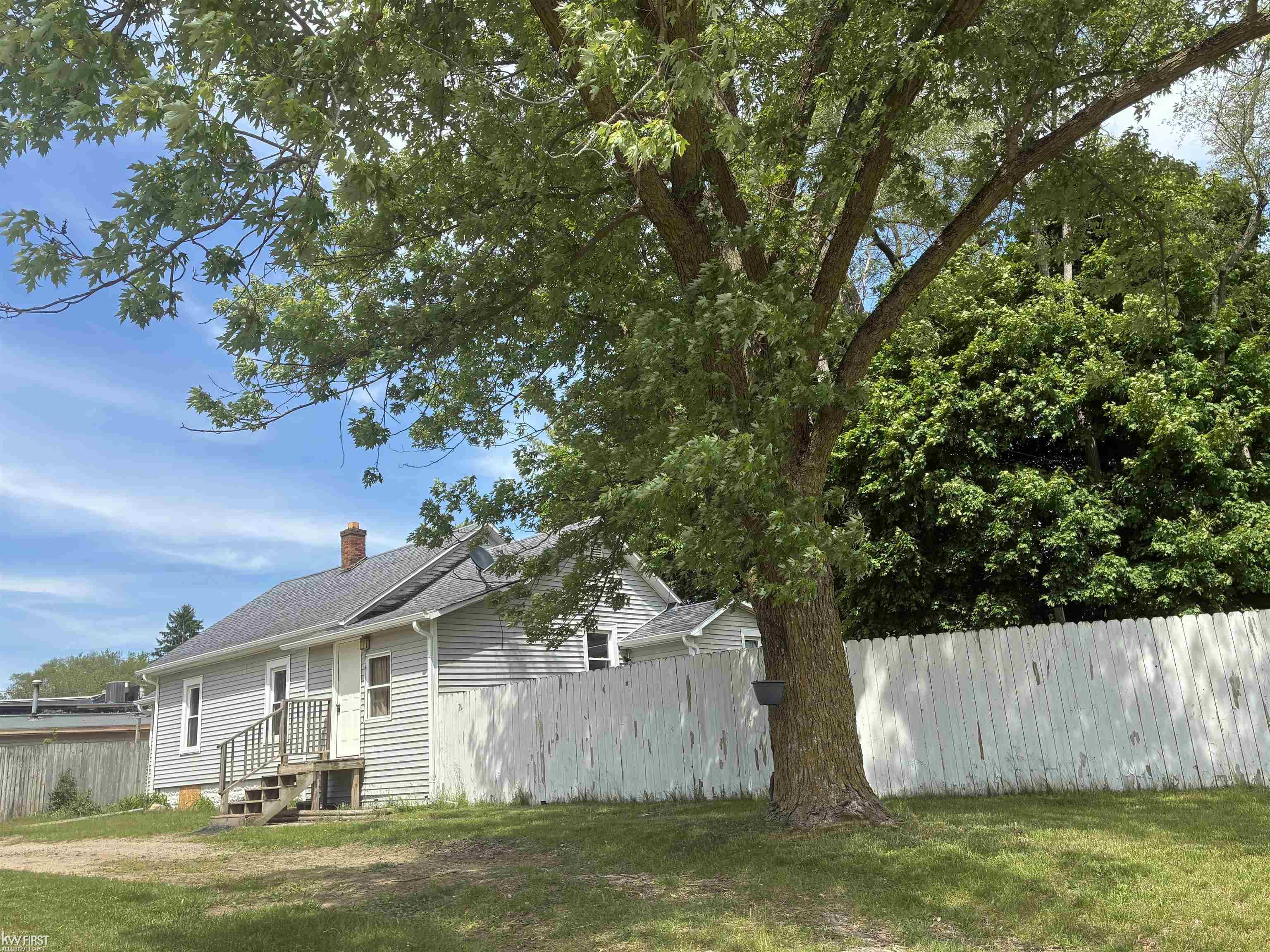 Photo 2 of Single family home for sale at 2222 Francisco St, Flushing, MI 48433 | MLS# 5050222354 | Listing updated on 2026-09-27