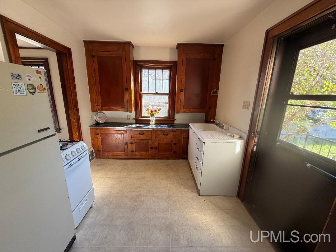 Photo 3 of Single family home for sale at 401 W A St, Iron Mountain, MI 49801 | MLS# 50222359 | Listing updated on 2026-09-19