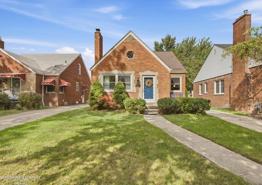 Photo 1 of Single family home for sale at 1790 Kenmore Dr, Grosse Pointe Woods, MI 48236 | MLS# 58050222362 | Listing updated on 2026-09-24