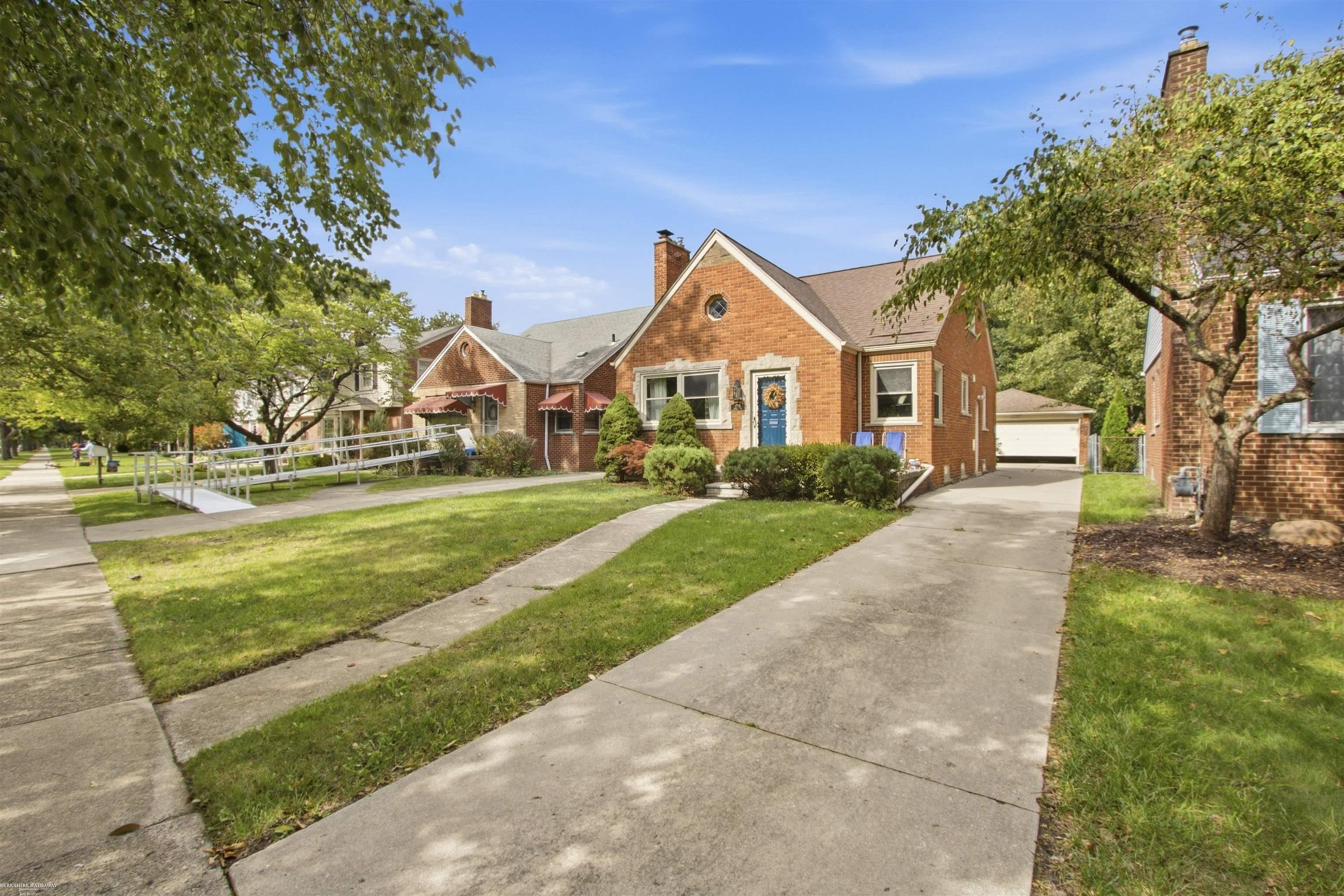 Photo 2 of Single family home for sale at 1790 Kenmore Dr, Grosse Pointe Woods, MI 48236 | MLS# 58050222362 | Listing updated on 2026-09-24