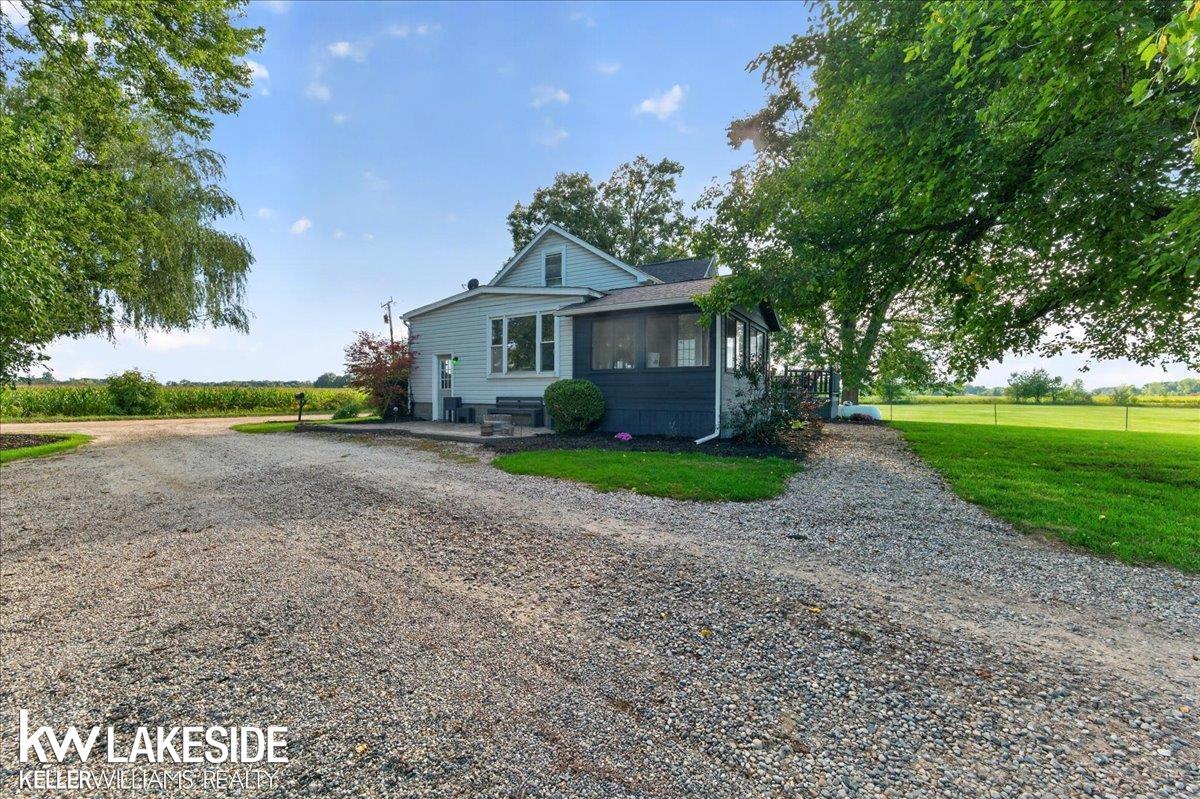 8695 Petz Road photo 14