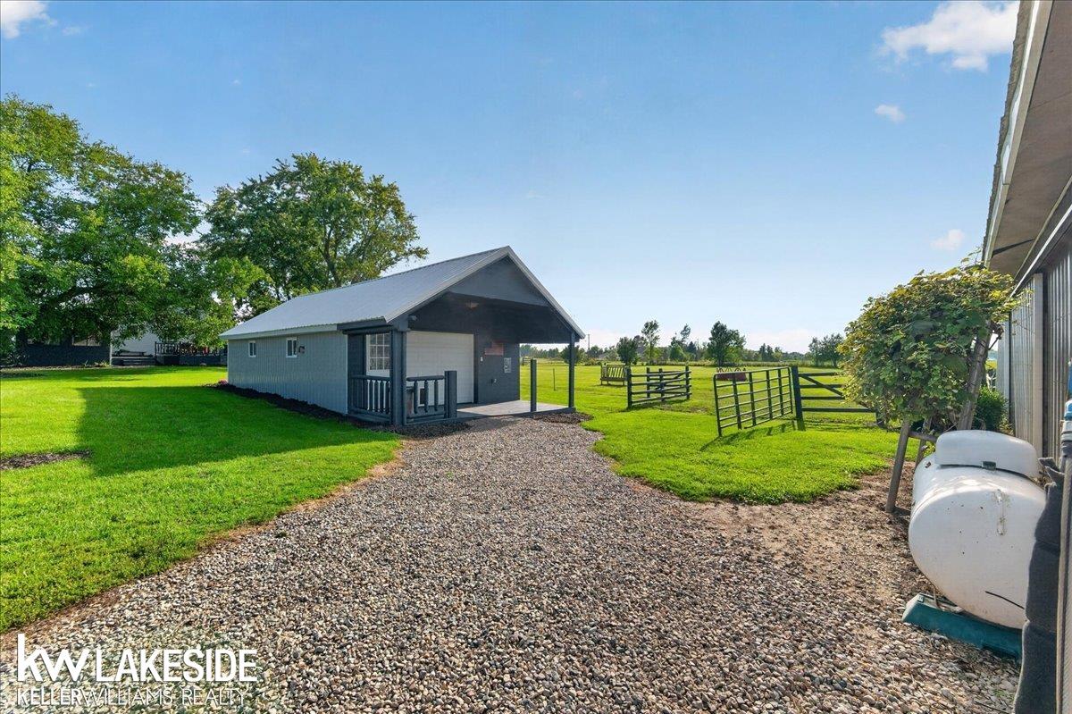 8695 Petz Road photo 15