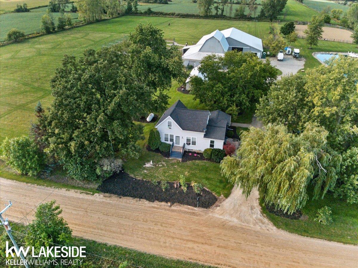 8695 Petz Road photo 3