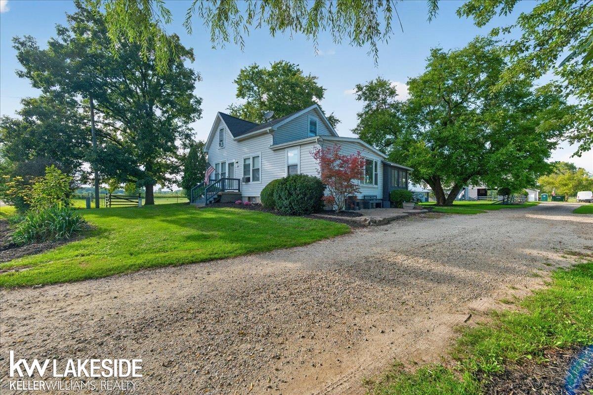 8695 Petz Road photo 5