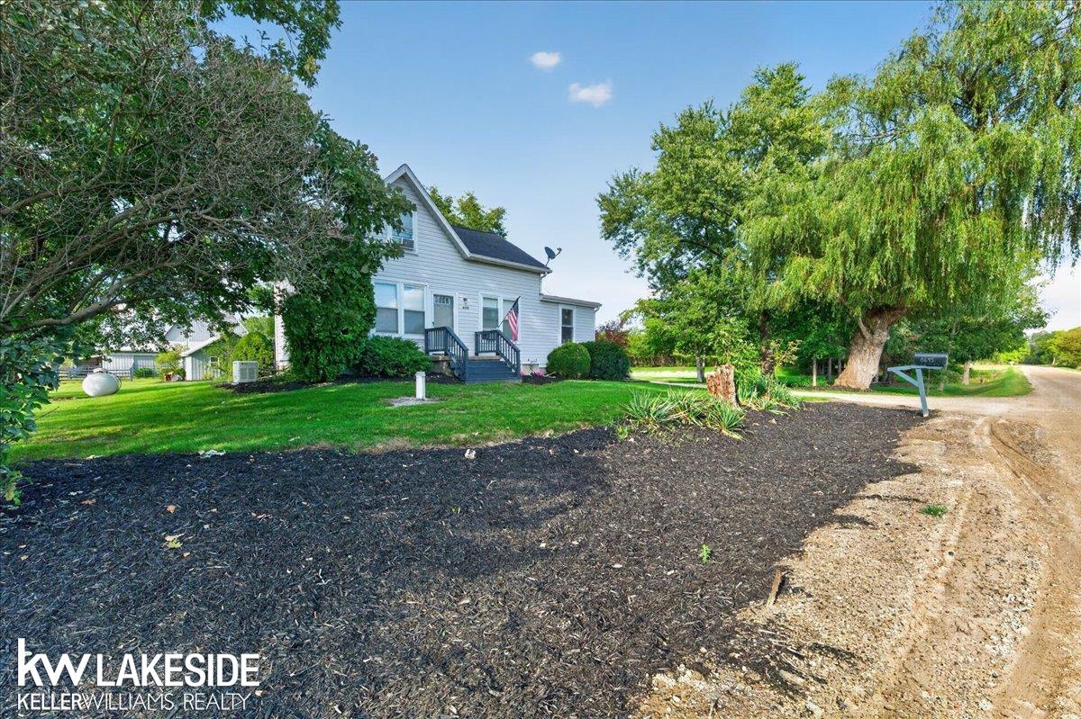 8695 Petz Road photo 6