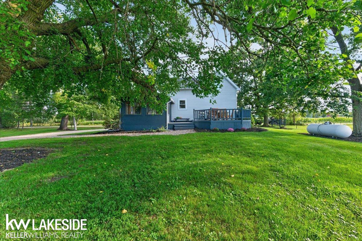 8695 Petz Road photo 9