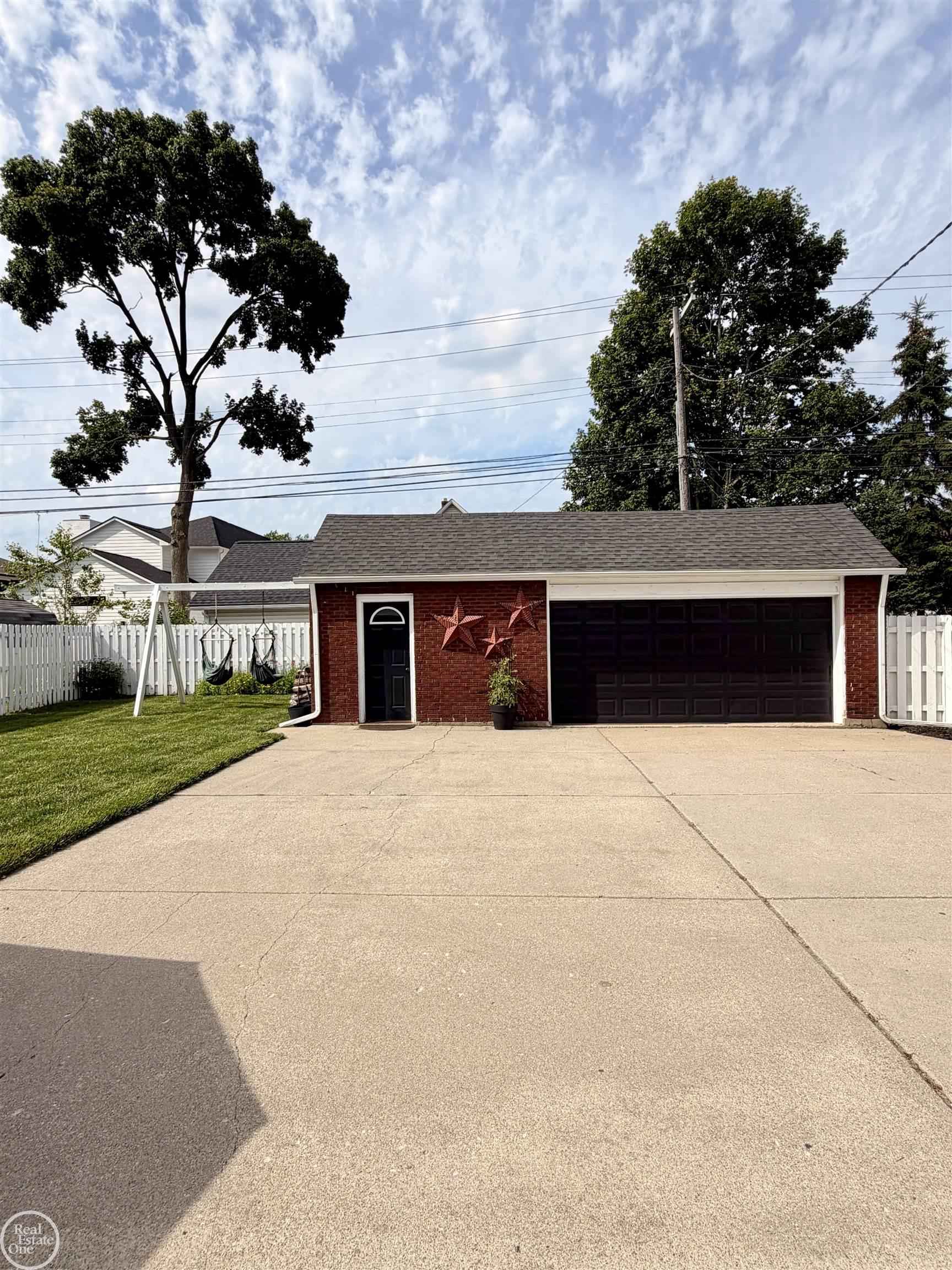 Photo 4 of Single family home for sale at 452 Maple St, Plymouth, MI 48170 | MLS# 58050222381 | Listing updated on 2026-09-21