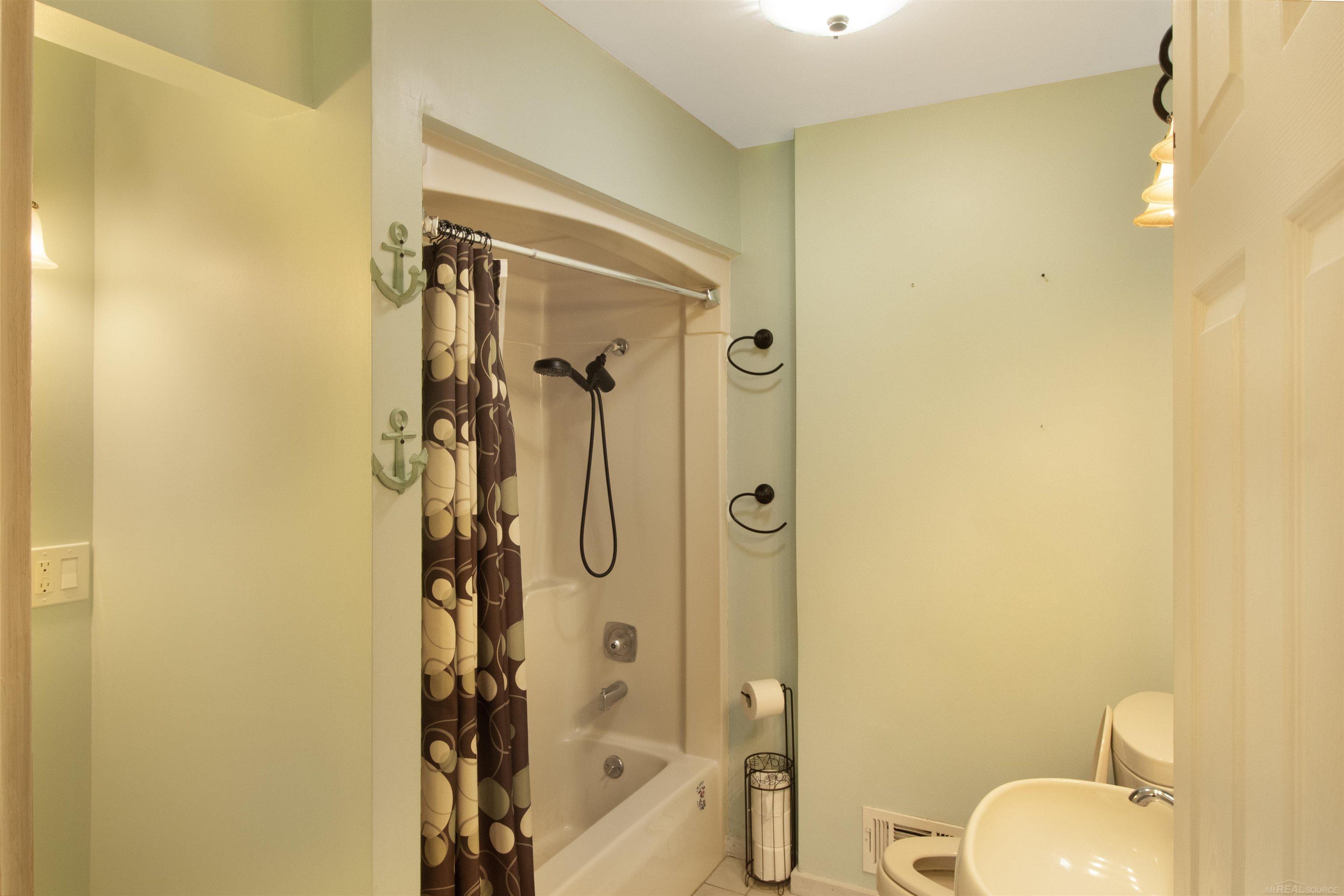 496 Kuwe Lane photo 9