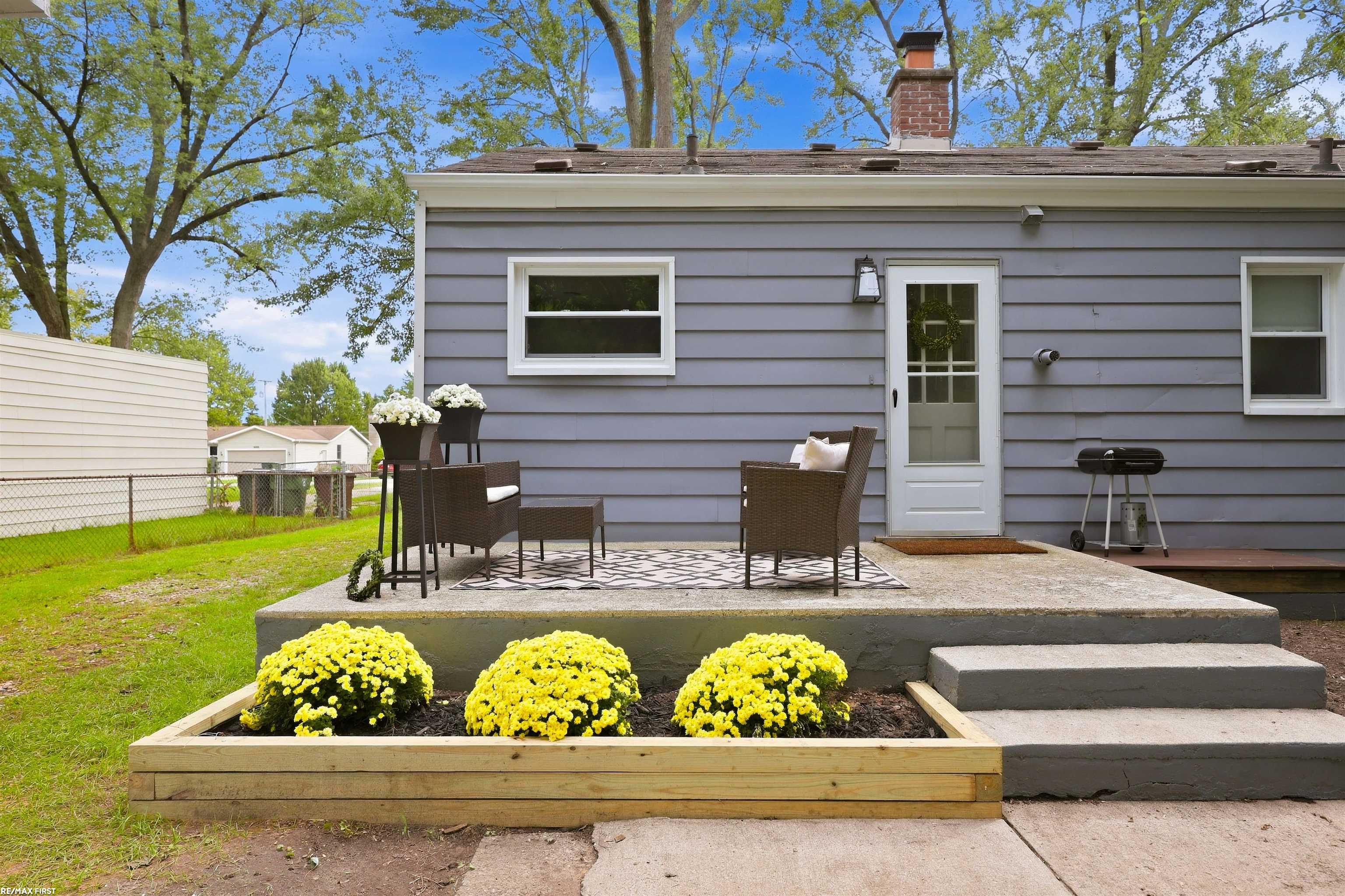Photo 2 of Single family home for sale at 8241 Russell St, Shelby Township, MI 48317 | MLS# 58050222402 | Listing updated on 2026-09-29