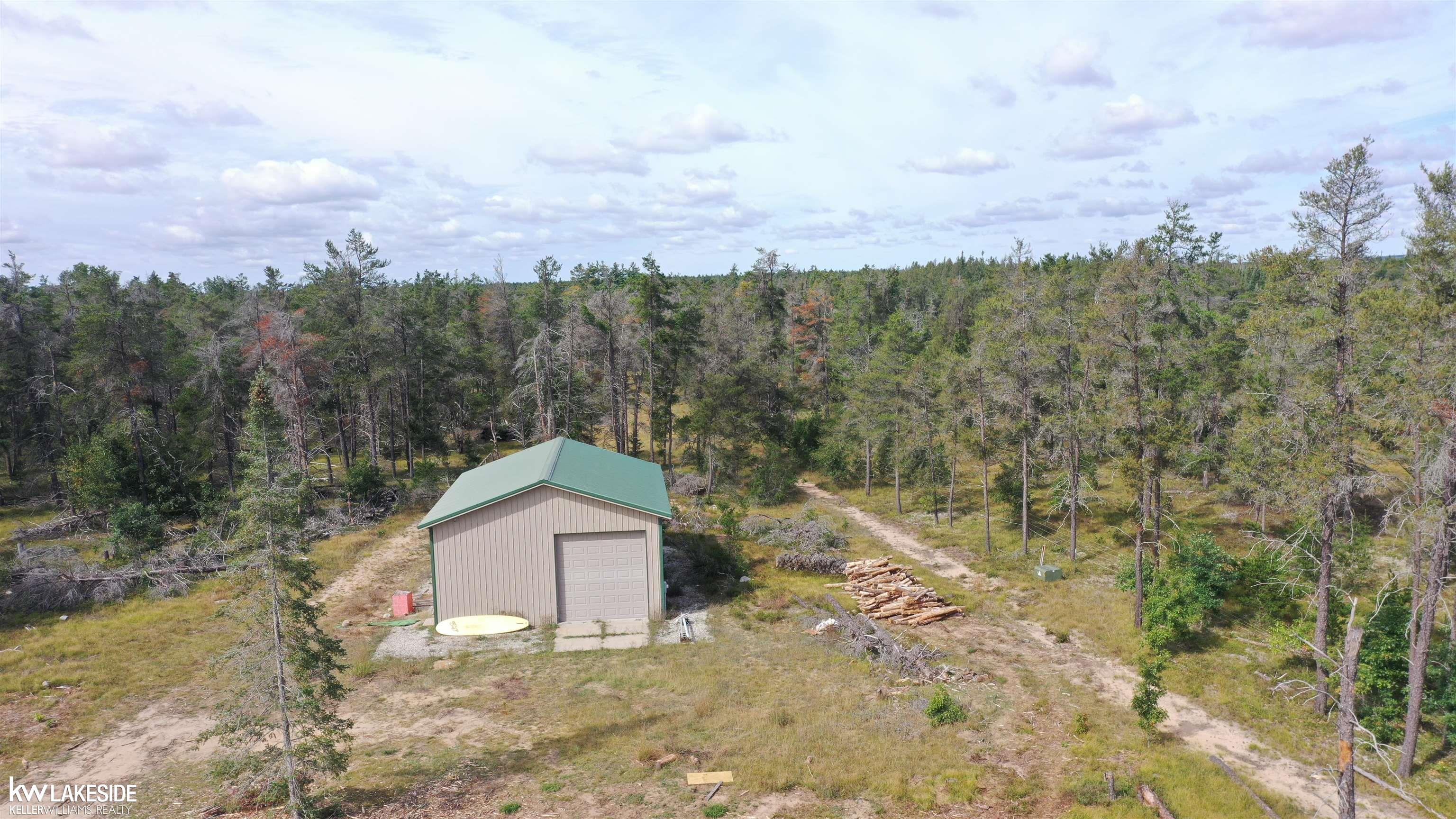 Photo 3 of Single family home for sale at 586 S Headquarters Rd, Grayling, MI 49738 | MLS# 58050222406 | Listing updated on 2026-10-02