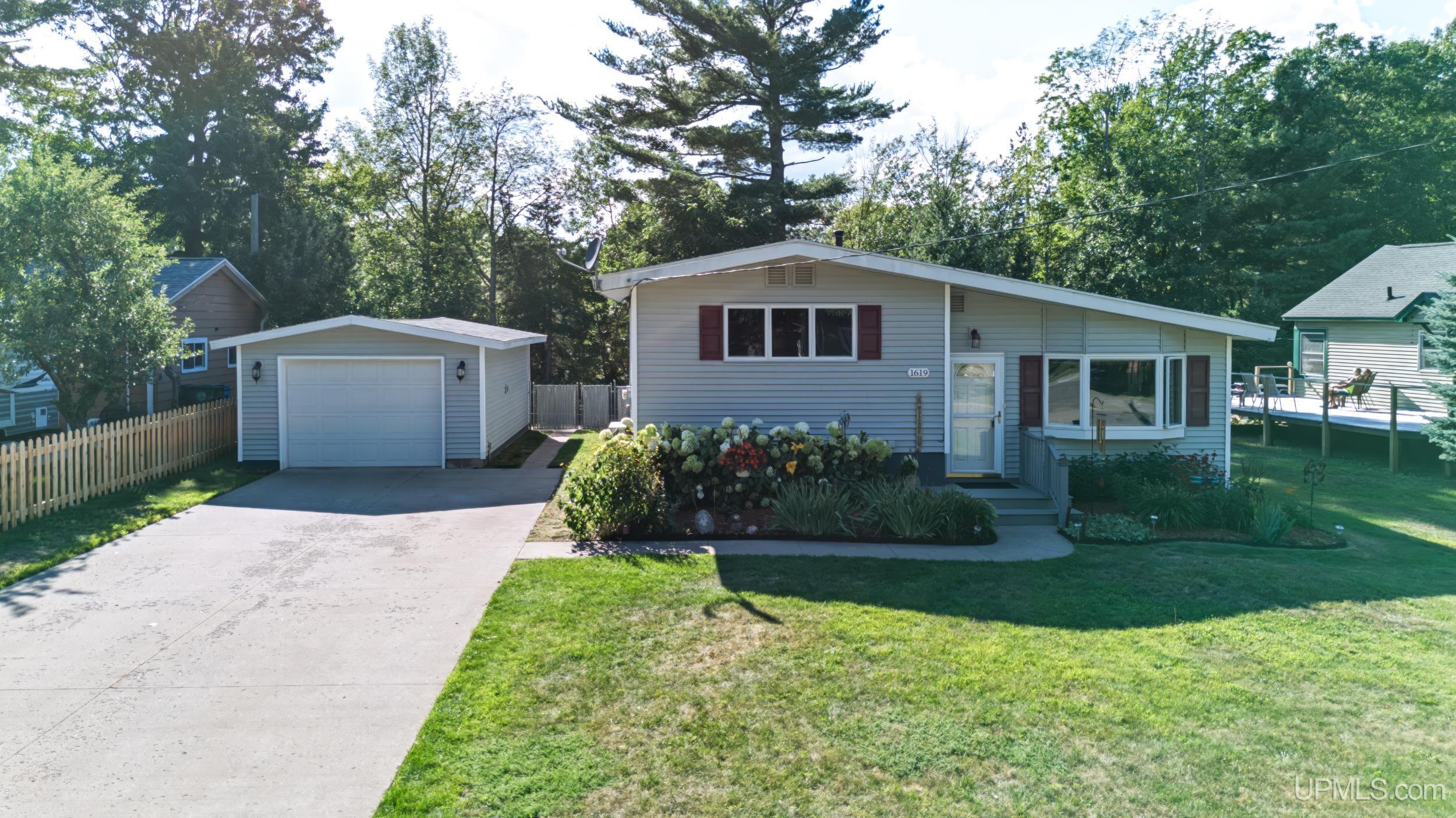 Photo 2 of Single family home for sale at 1619 Woodland Ave, Marquette, MI 49855 | MLS# 50222412 | Listing updated on 2026-10-05