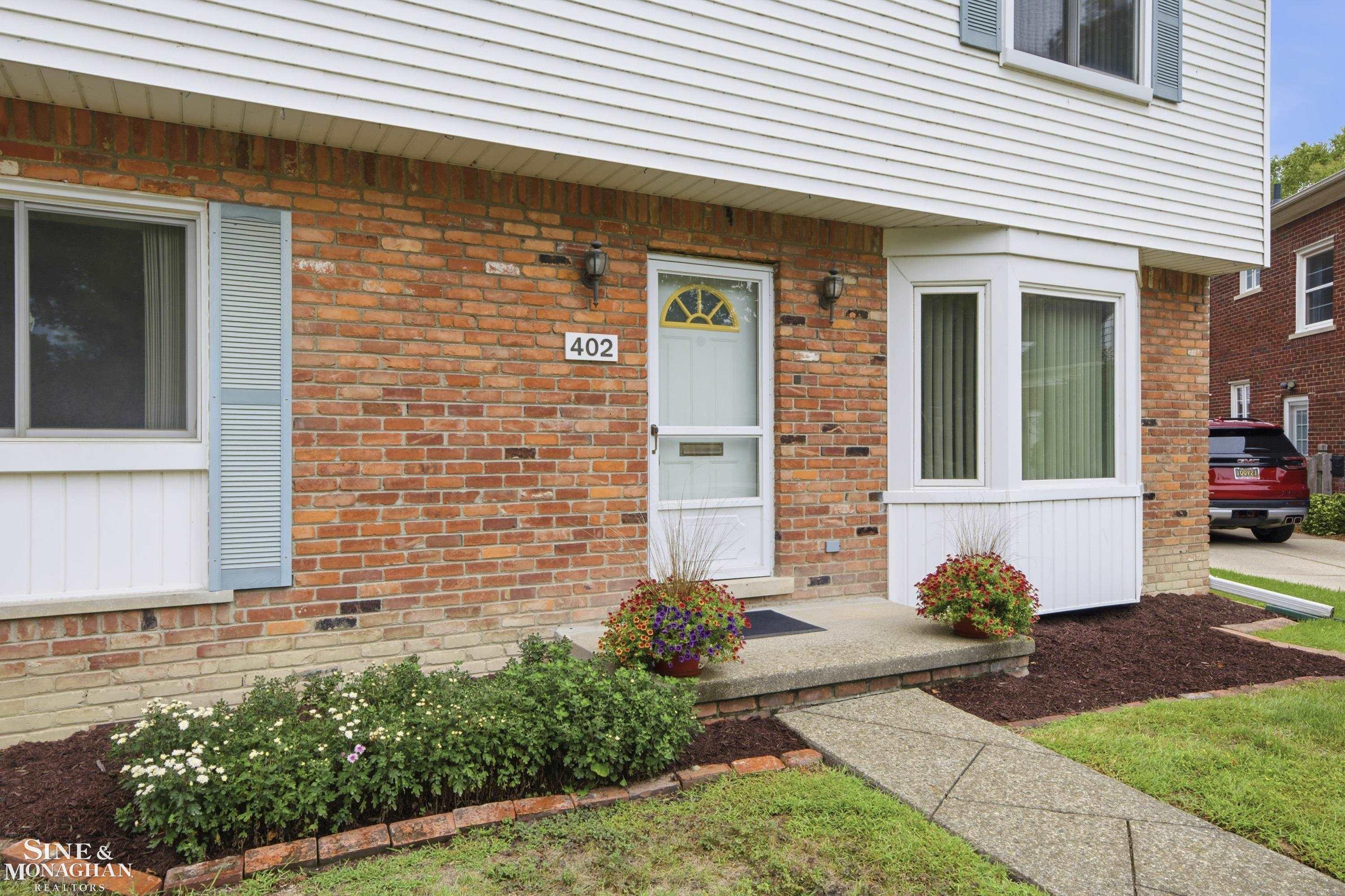 Photo 1 of Sale Pending at 402 Roland Ct, Grosse Pointe Farms, MI 48236 | MLS# 58050222424 | Listing updated on 2026-10-02